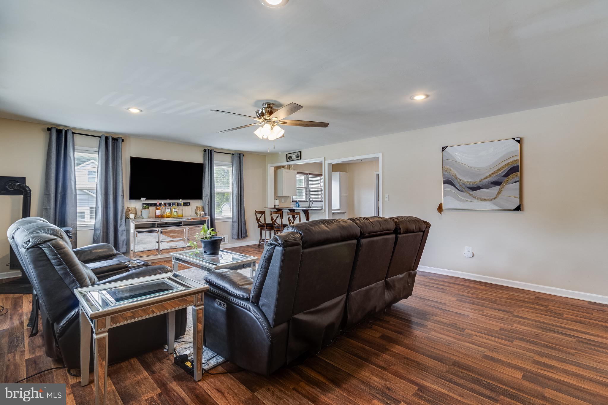 104 W HAWTHORNE DRIVE