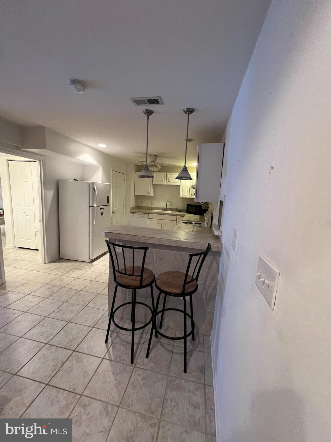 BAYVIEW ESTATES - Residential Lease