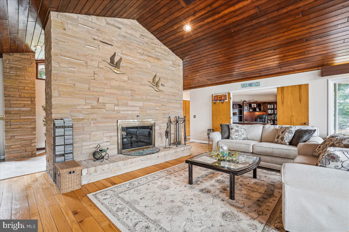 GOVERNOR GRASON MANOR - Residential