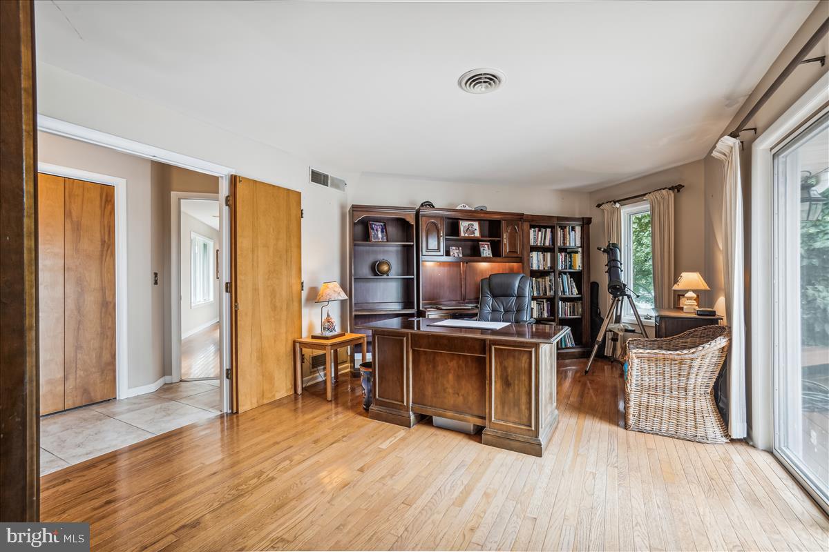 GOVERNOR GRASON MANOR - Residential