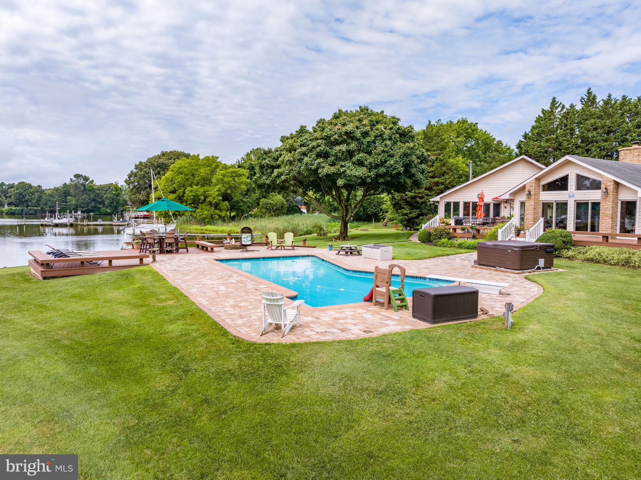 GOVERNOR GRASON MANOR - Residential