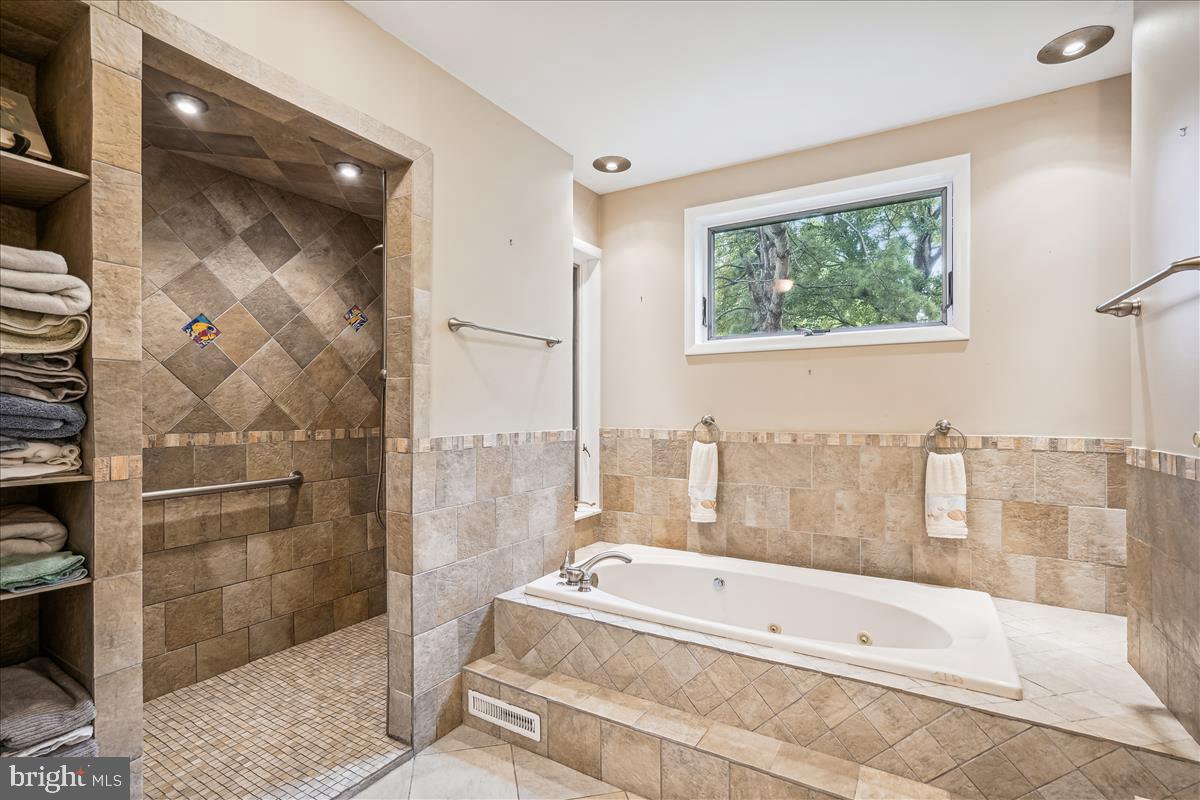 GOVERNOR GRASON MANOR - Residential