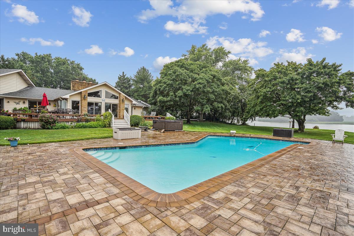 GOVERNOR GRASON MANOR - Residential