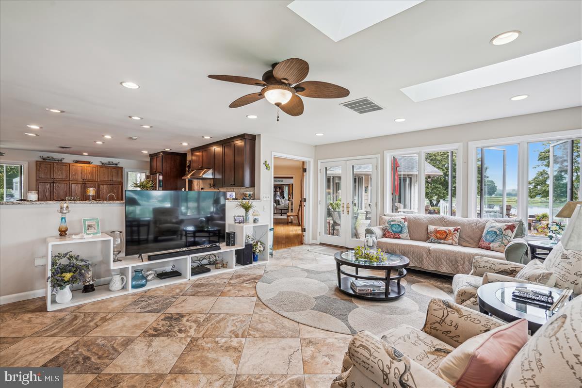 GOVERNOR GRASON MANOR - Residential