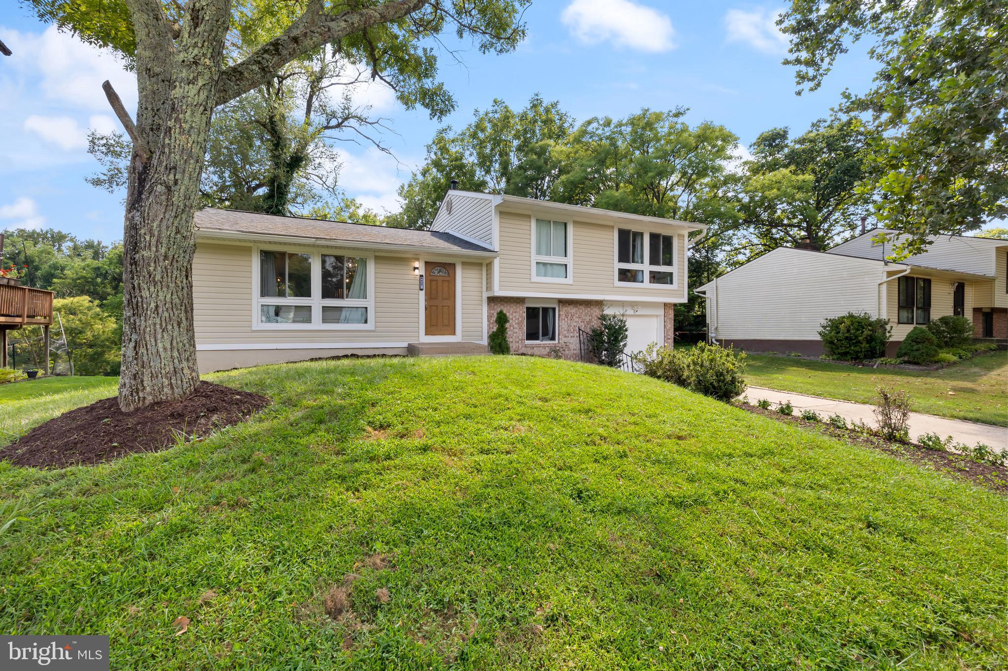 9437 WANDERING WAY