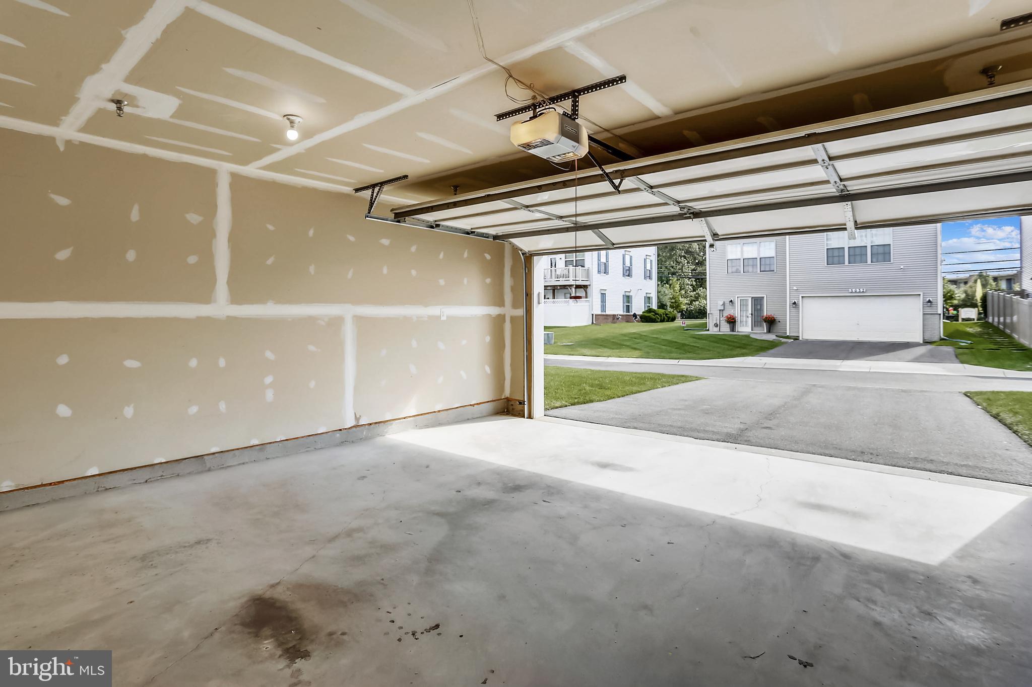 LAYHILL OVERLOOK - Residential Lease