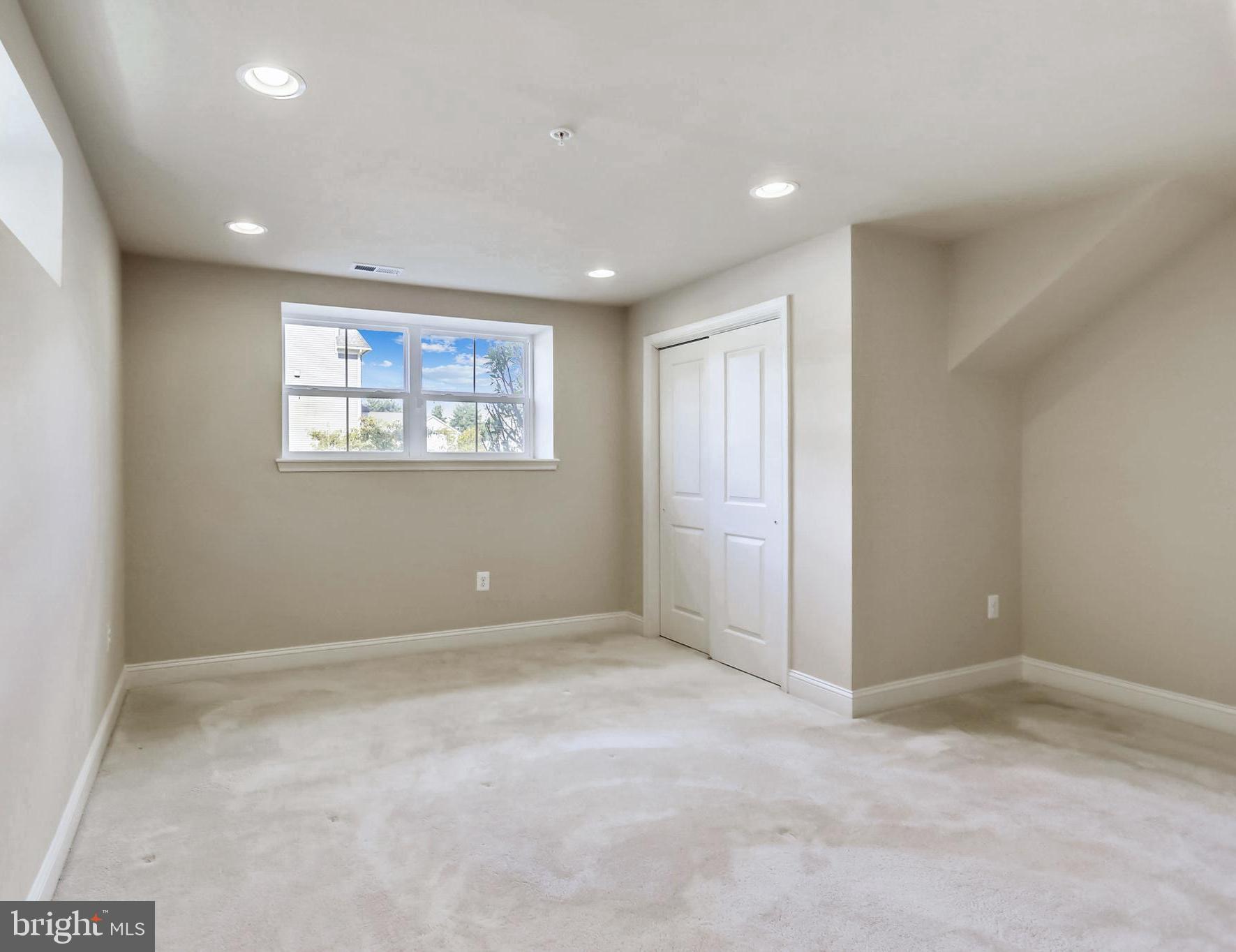 LAYHILL OVERLOOK - Residential Lease