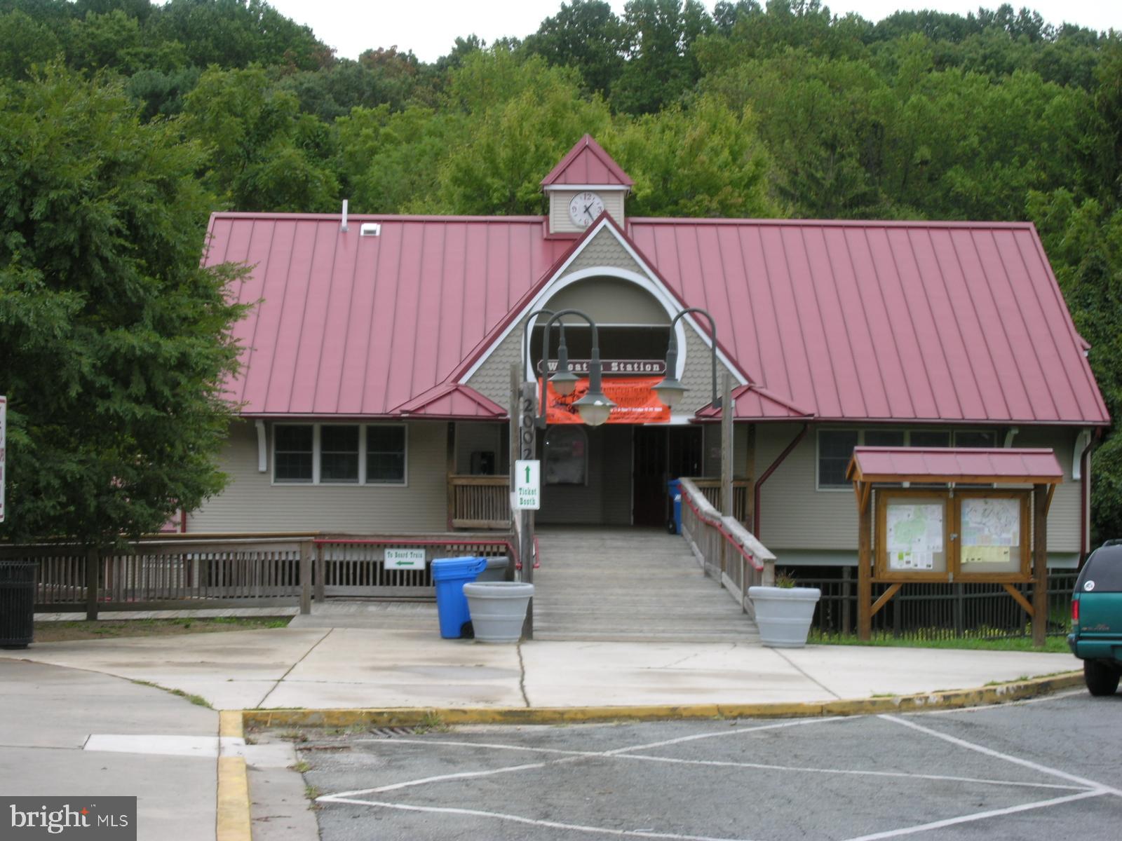 LAYHILL OVERLOOK - Residential Lease