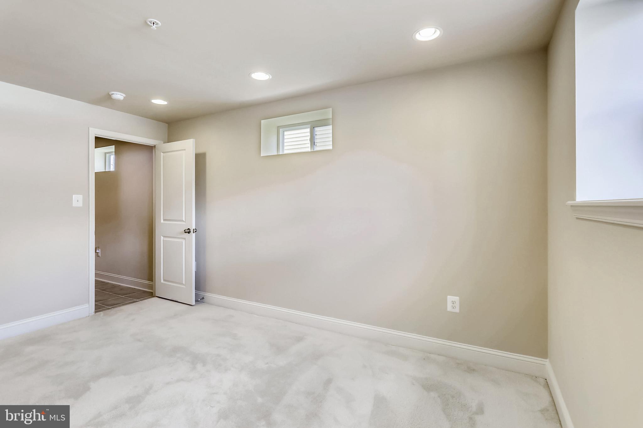 LAYHILL OVERLOOK - Residential Lease