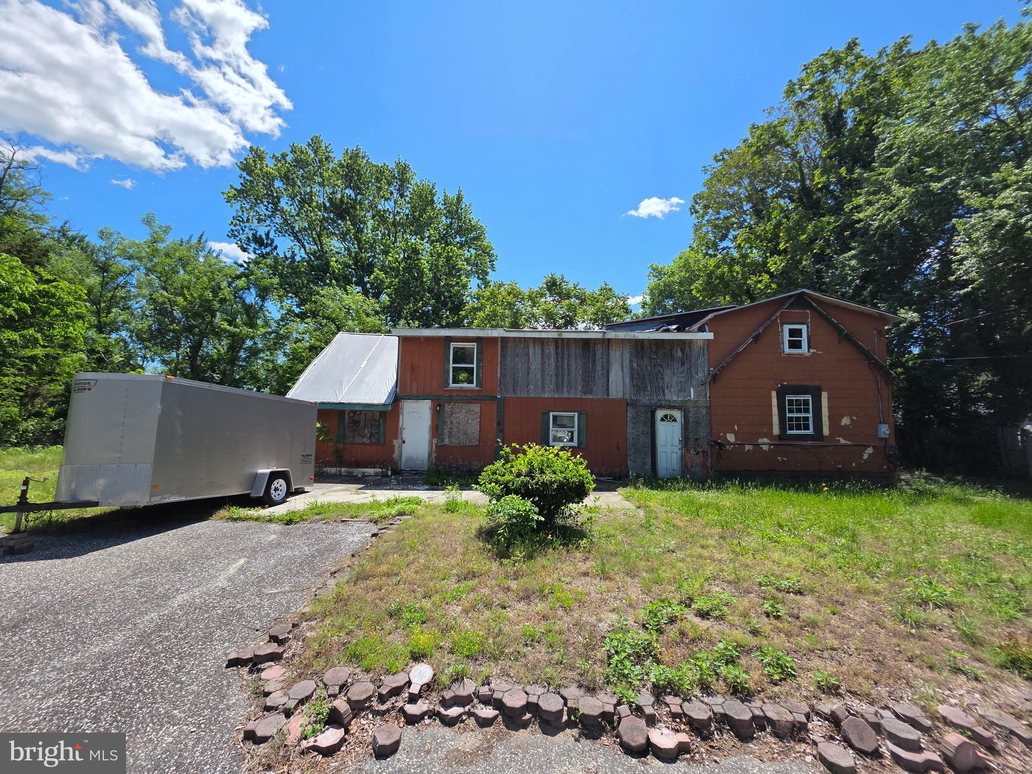 2 EMPRESS COURT