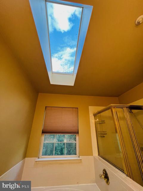 RIDGE COMMONS - Residential Lease