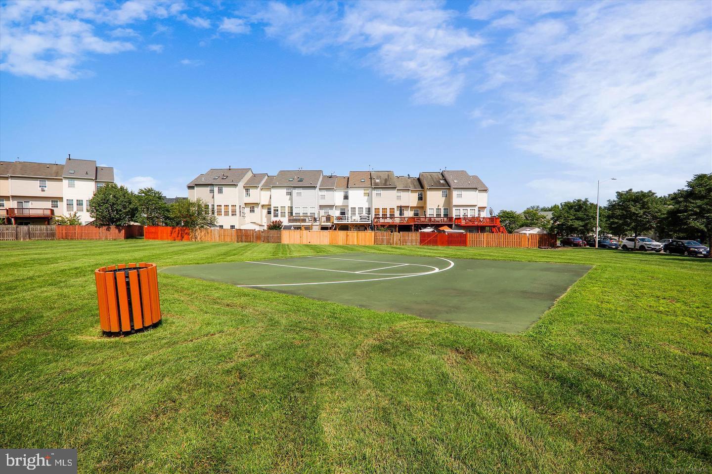 RIDGE COMMONS - Residential Lease