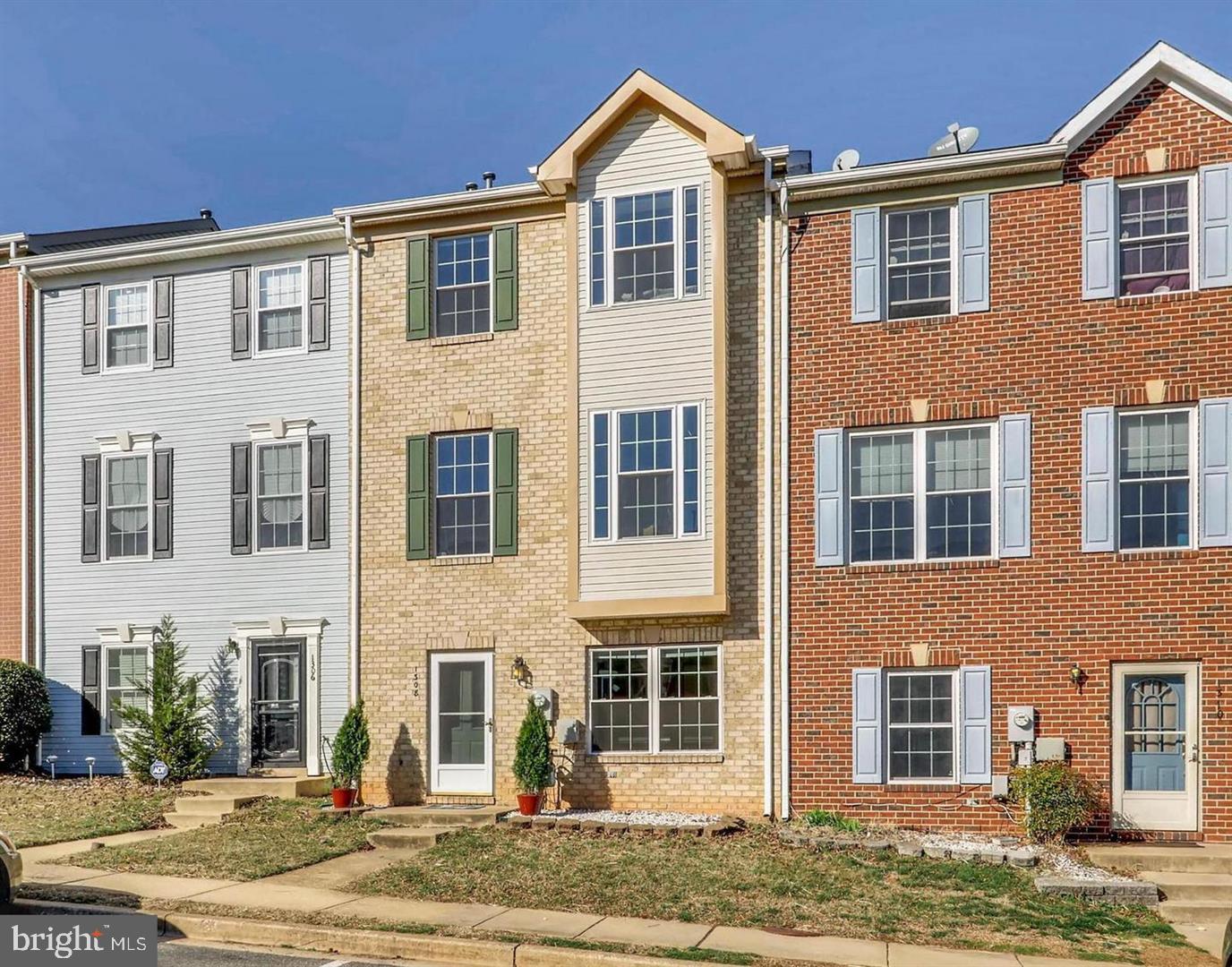 RIDGE COMMONS - Residential Lease