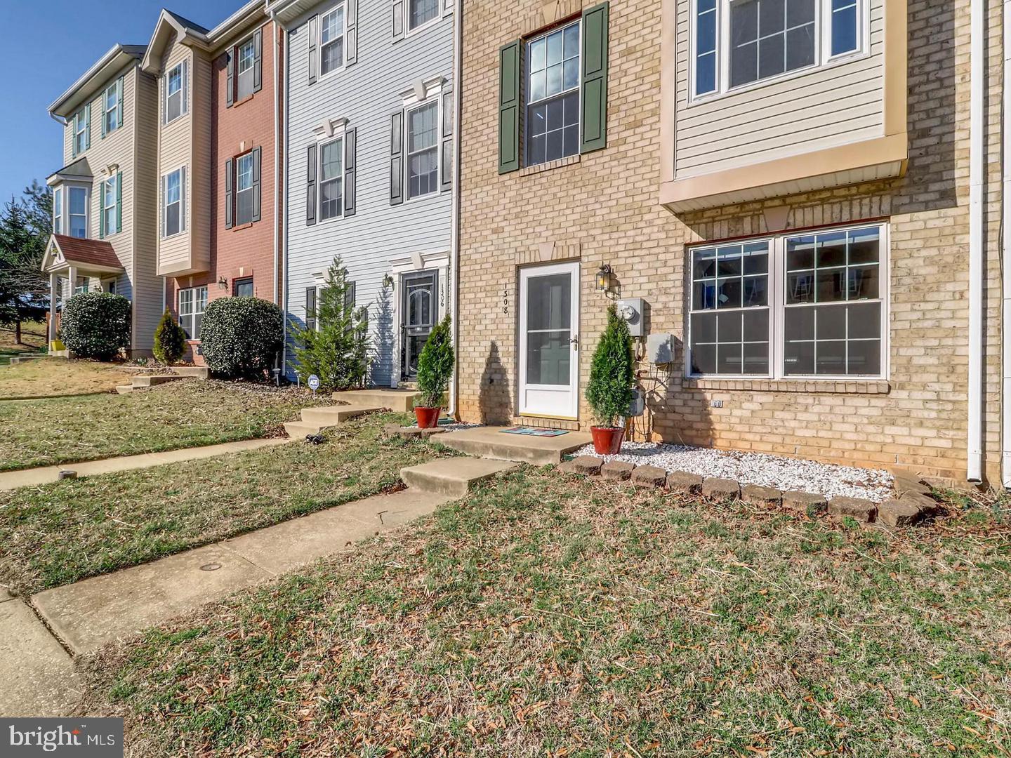 RIDGE COMMONS - Residential Lease