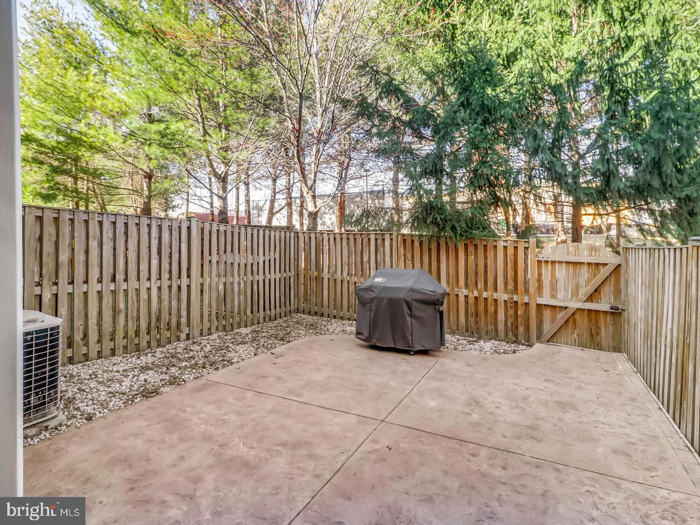 RIDGE COMMONS - Residential Lease