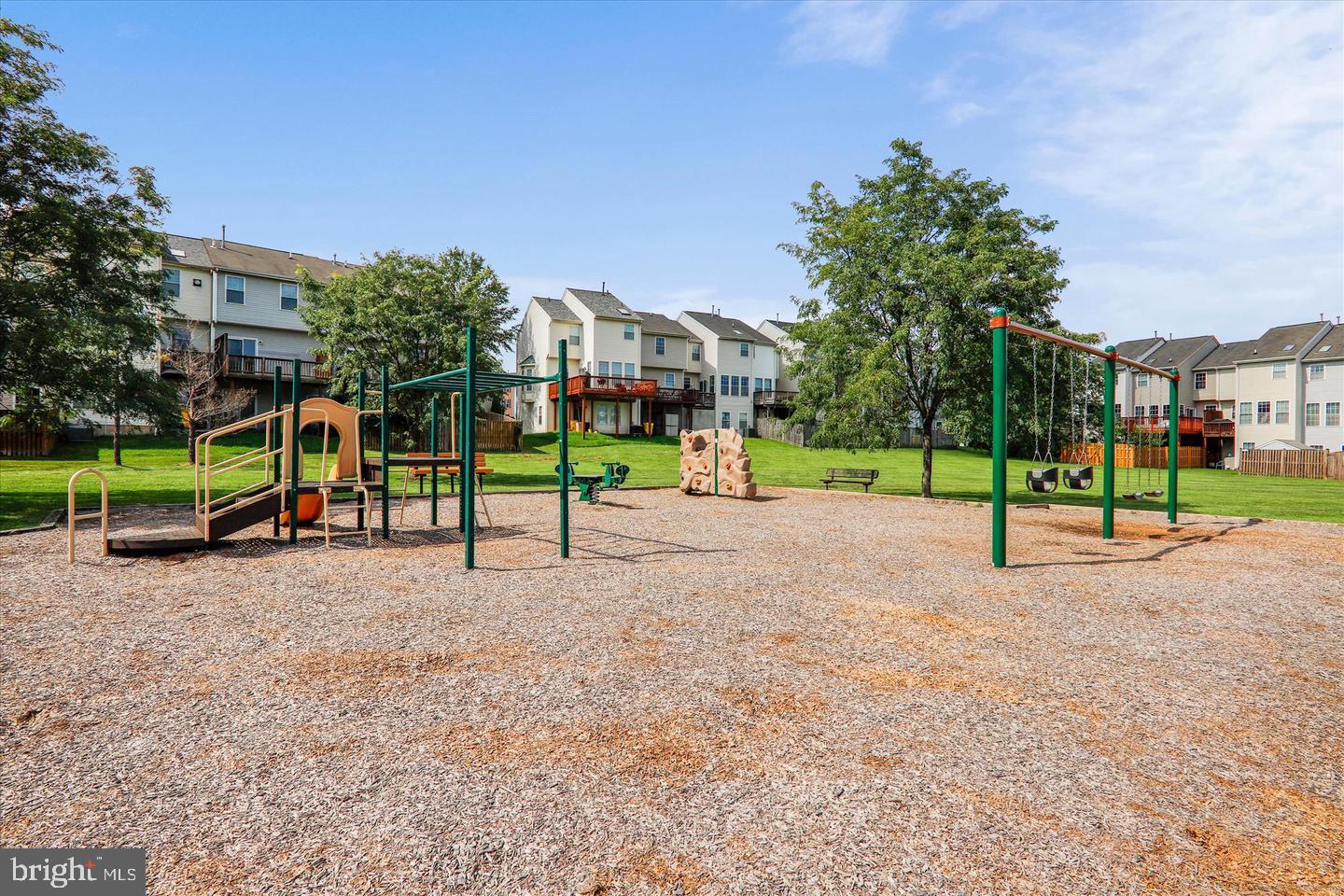 RIDGE COMMONS - Residential Lease