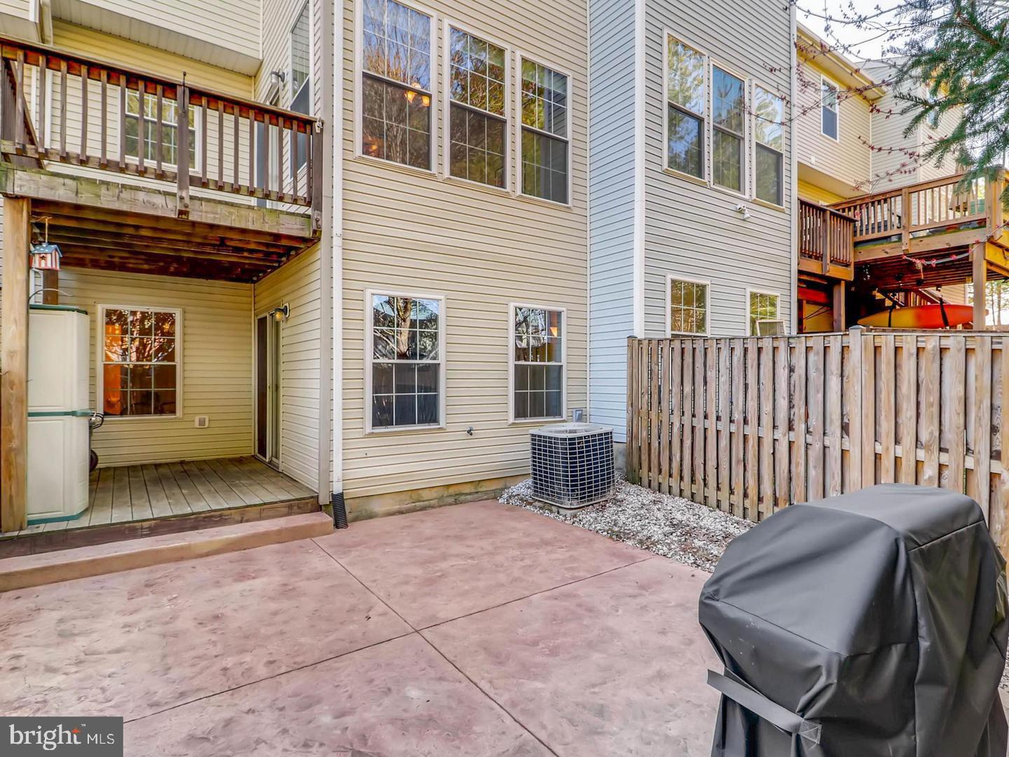 RIDGE COMMONS - Residential Lease