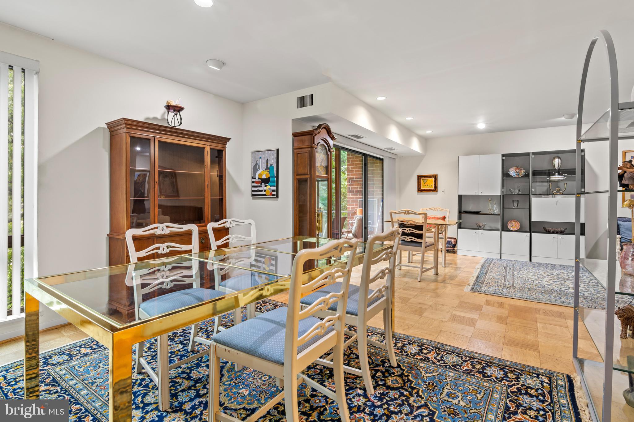 SUBURBAN OAKS - Residential