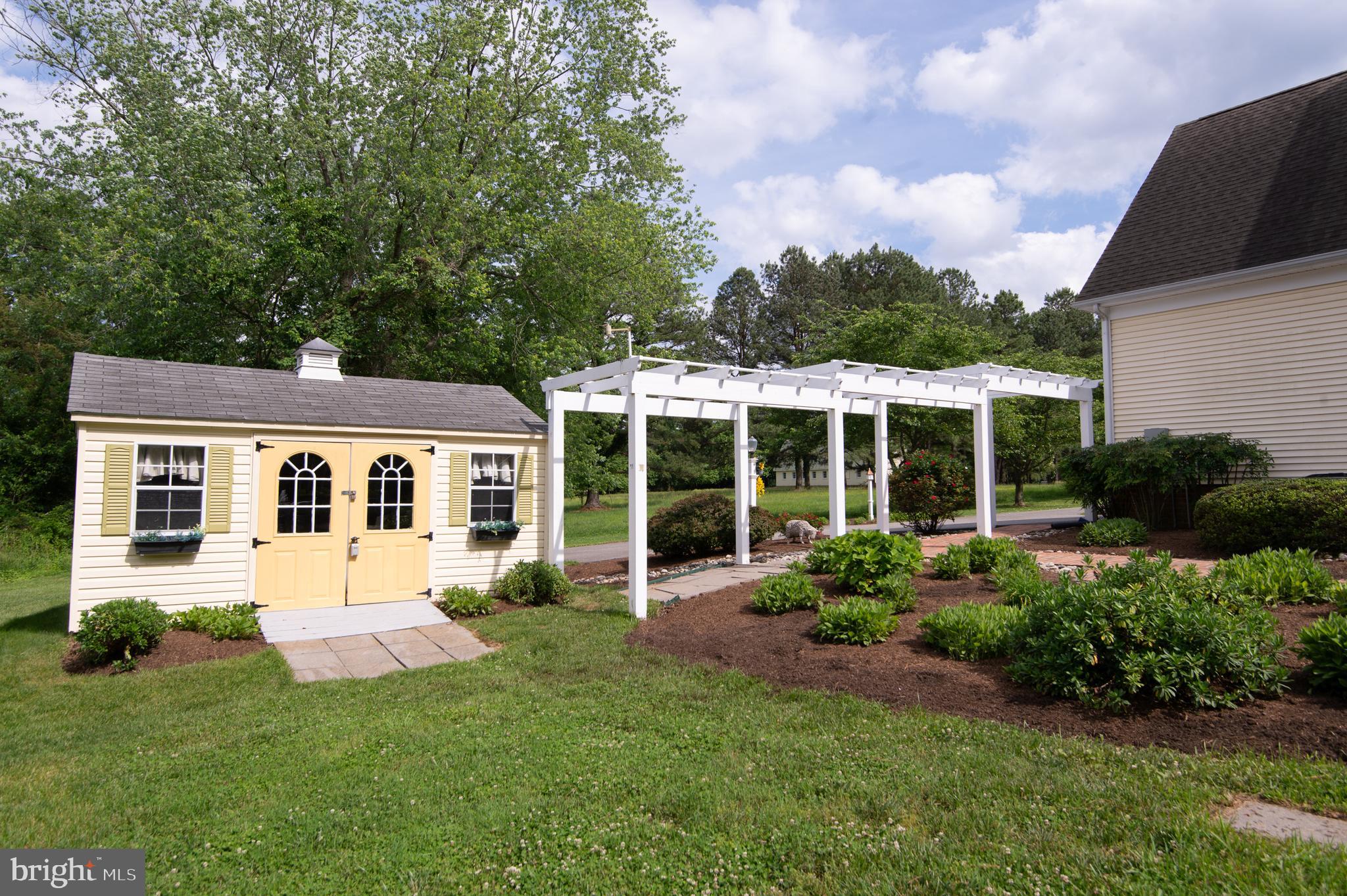 WAVERLY ISLAND ESTATES - Residential