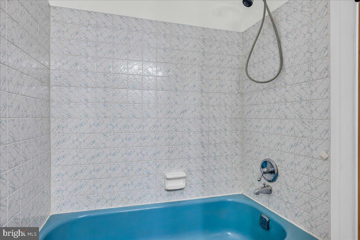 LINDEN KNOLL - Residential