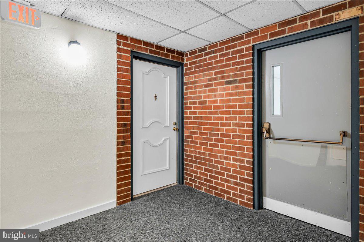 LINDEN KNOLL - Residential