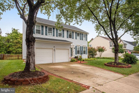 Photo of 16995 Cass Brook Lane, WOODBRIDGE, VA 22191 (MLS # VAPW2127170)