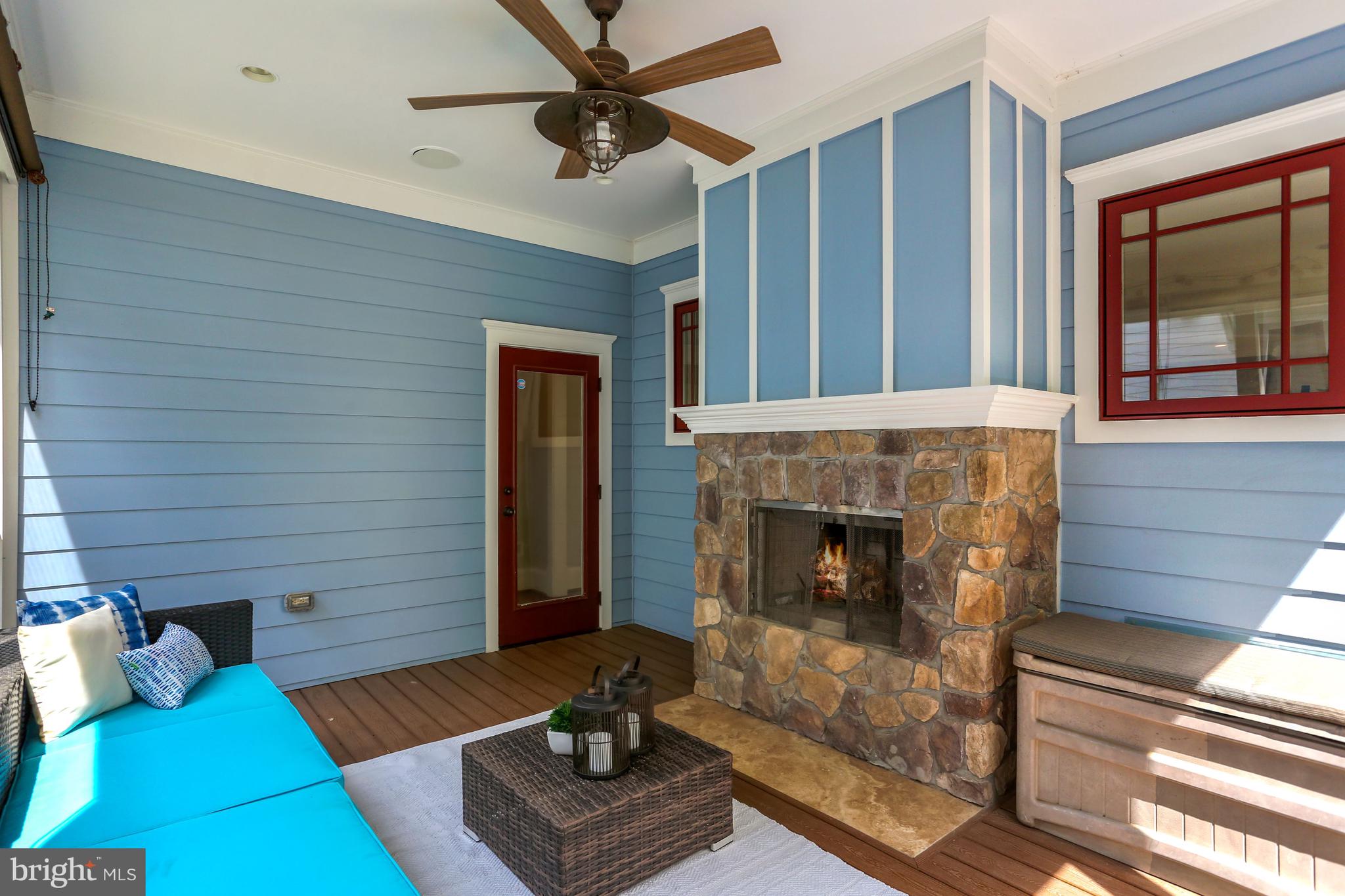 CRESCENT HILLS - Residential