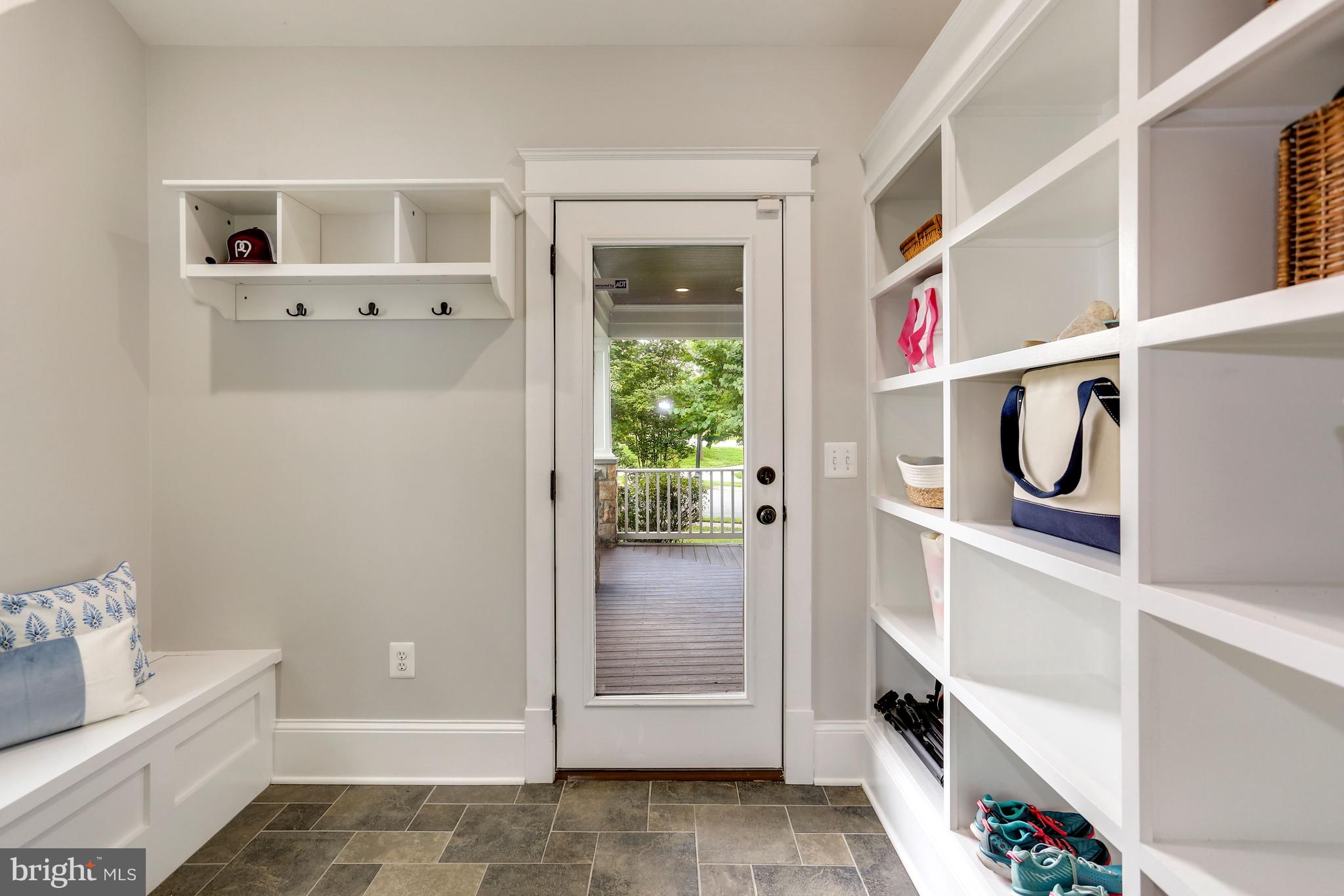 CRESCENT HILLS - Residential