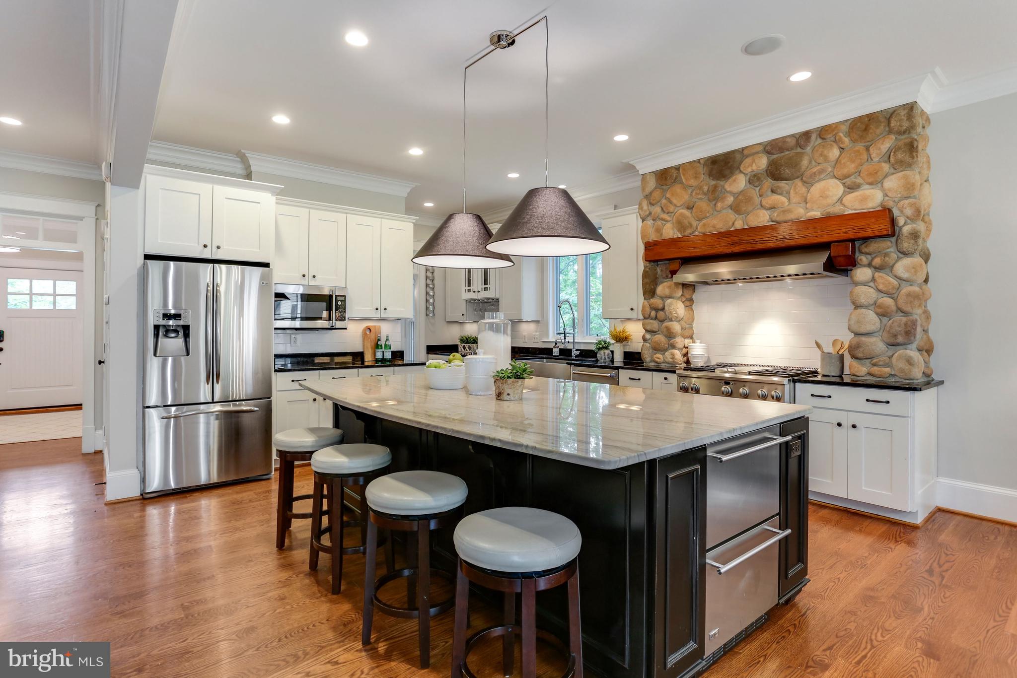 CRESCENT HILLS - Residential