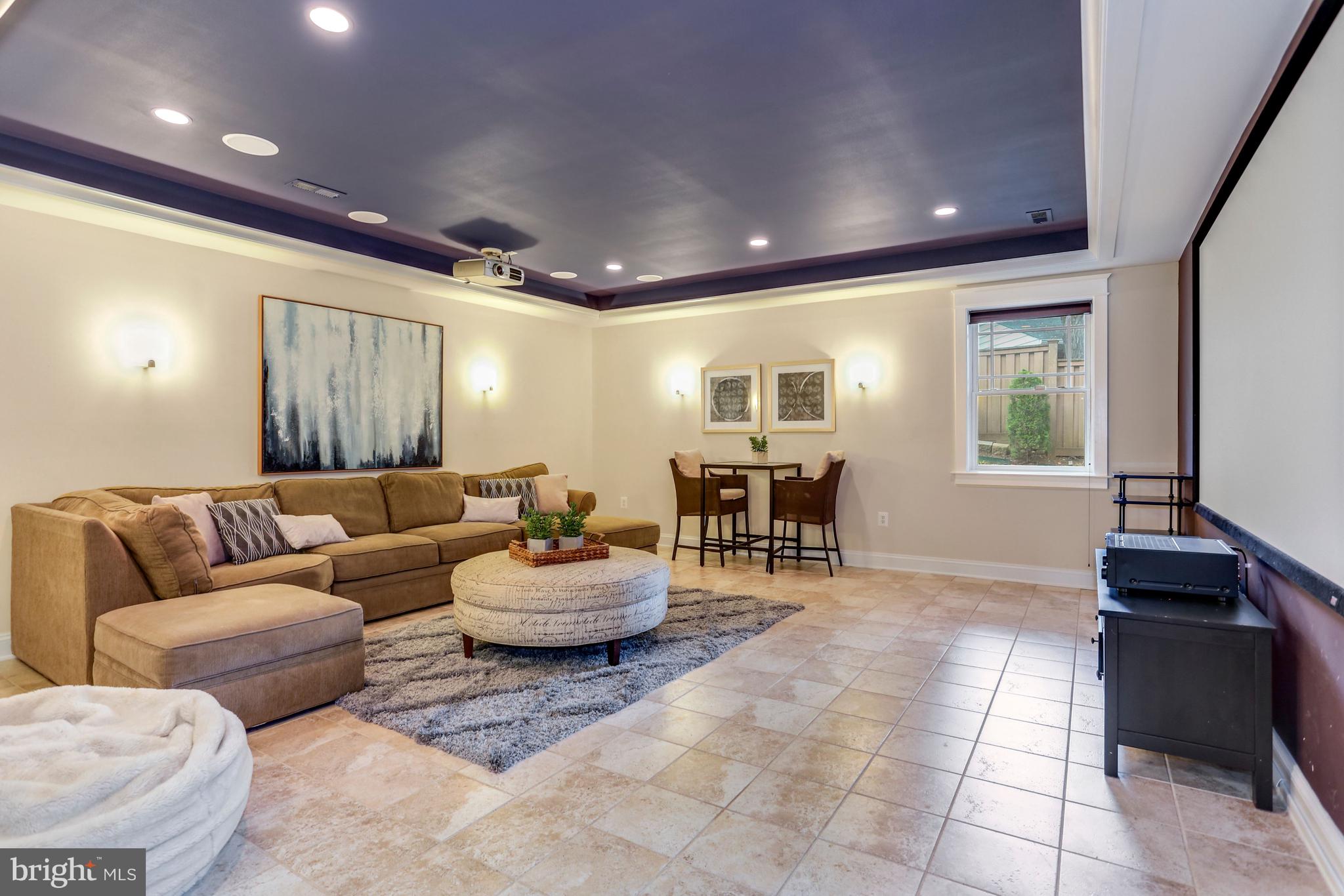 CRESCENT HILLS - Residential