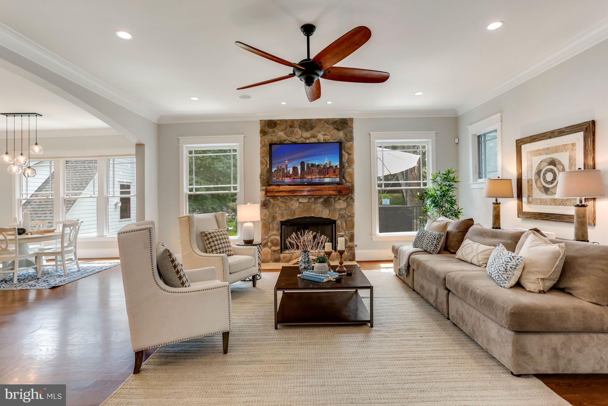 CRESCENT HILLS - Residential