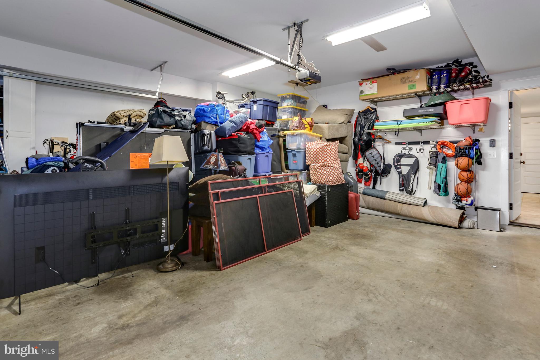 CRESCENT HILLS - Residential