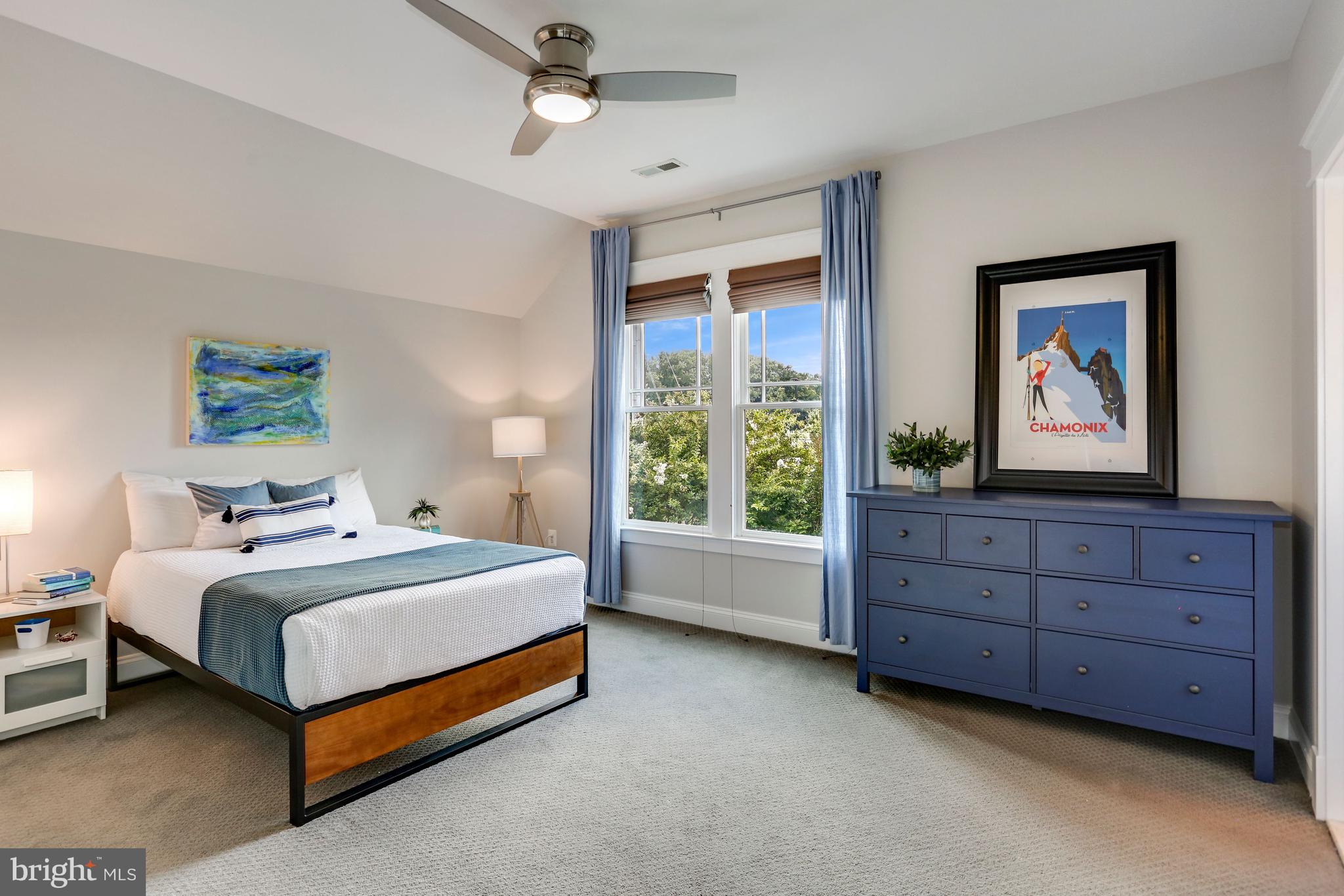 CRESCENT HILLS - Residential