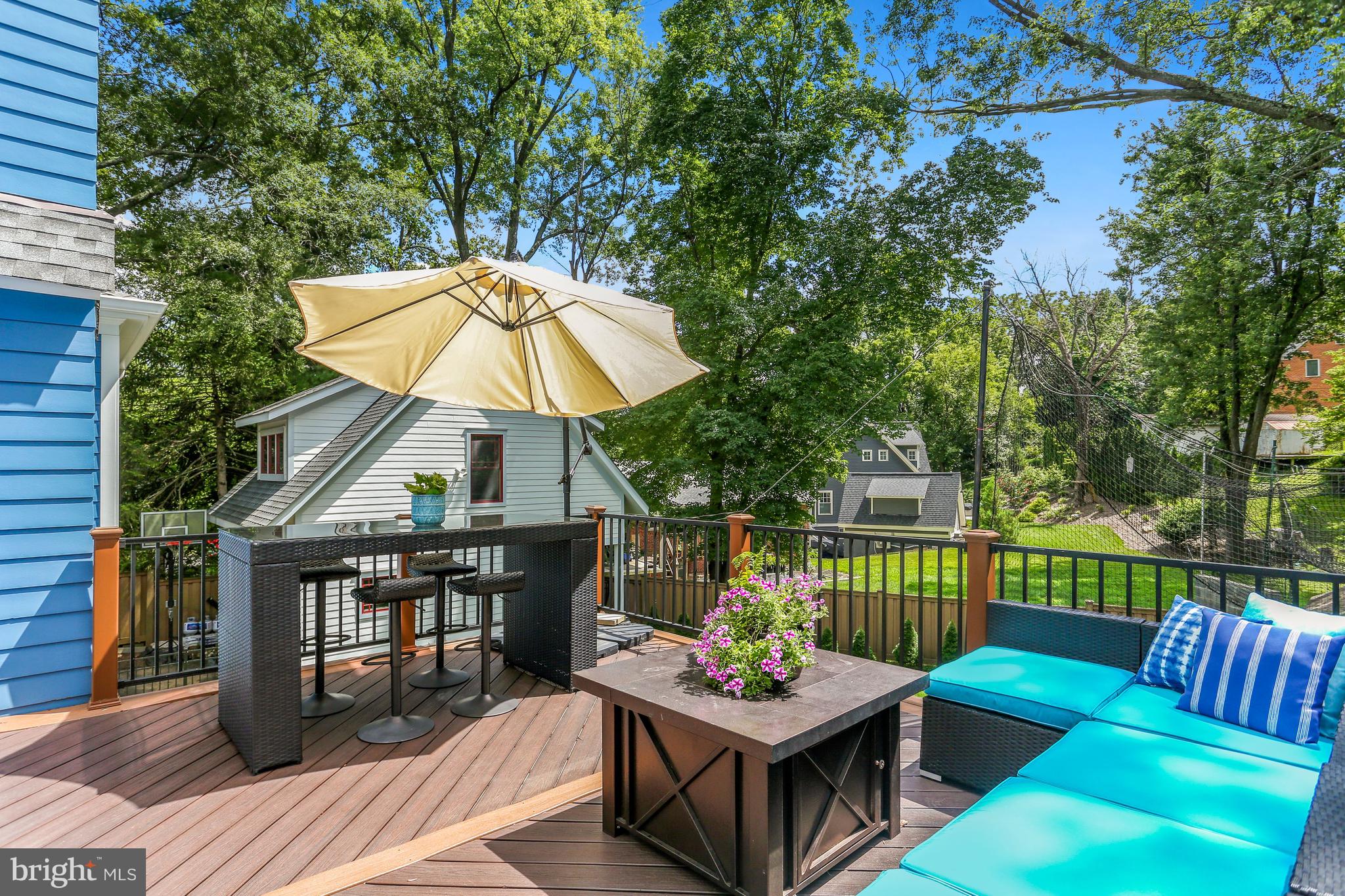 CRESCENT HILLS - Residential