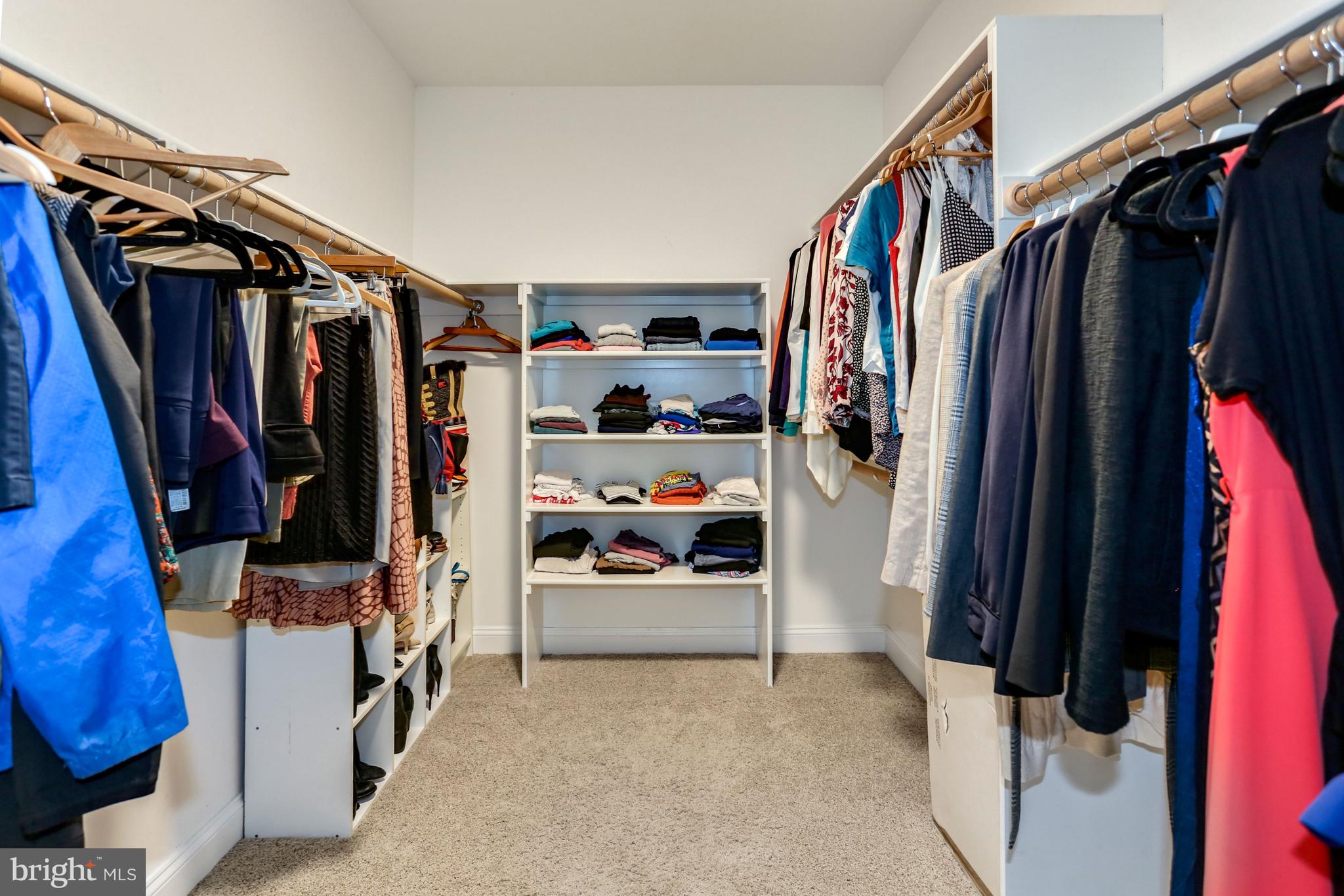 CRESCENT HILLS - Residential