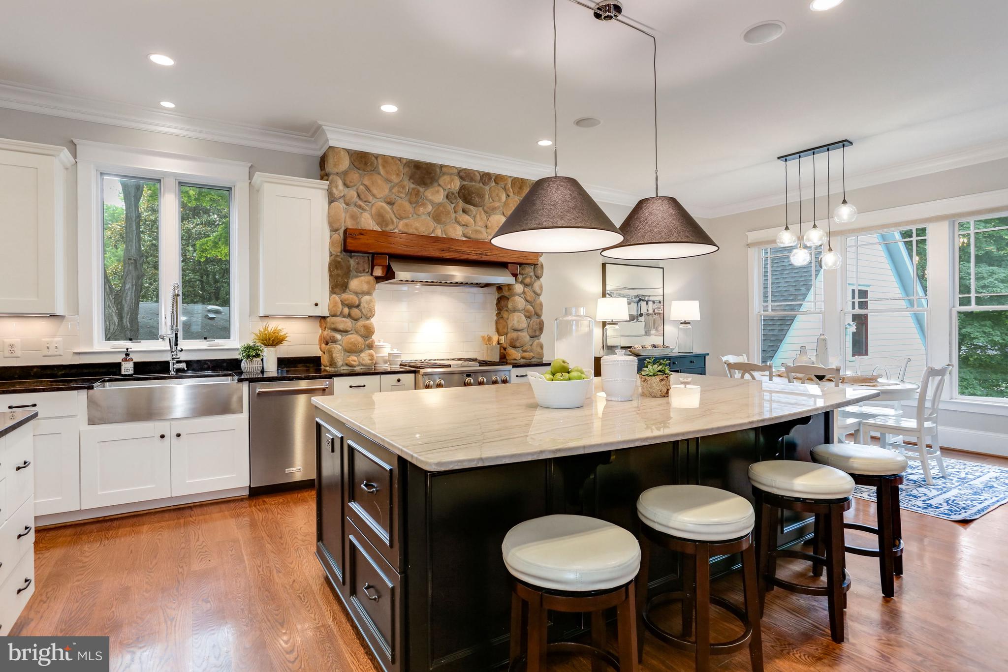 CRESCENT HILLS - Residential