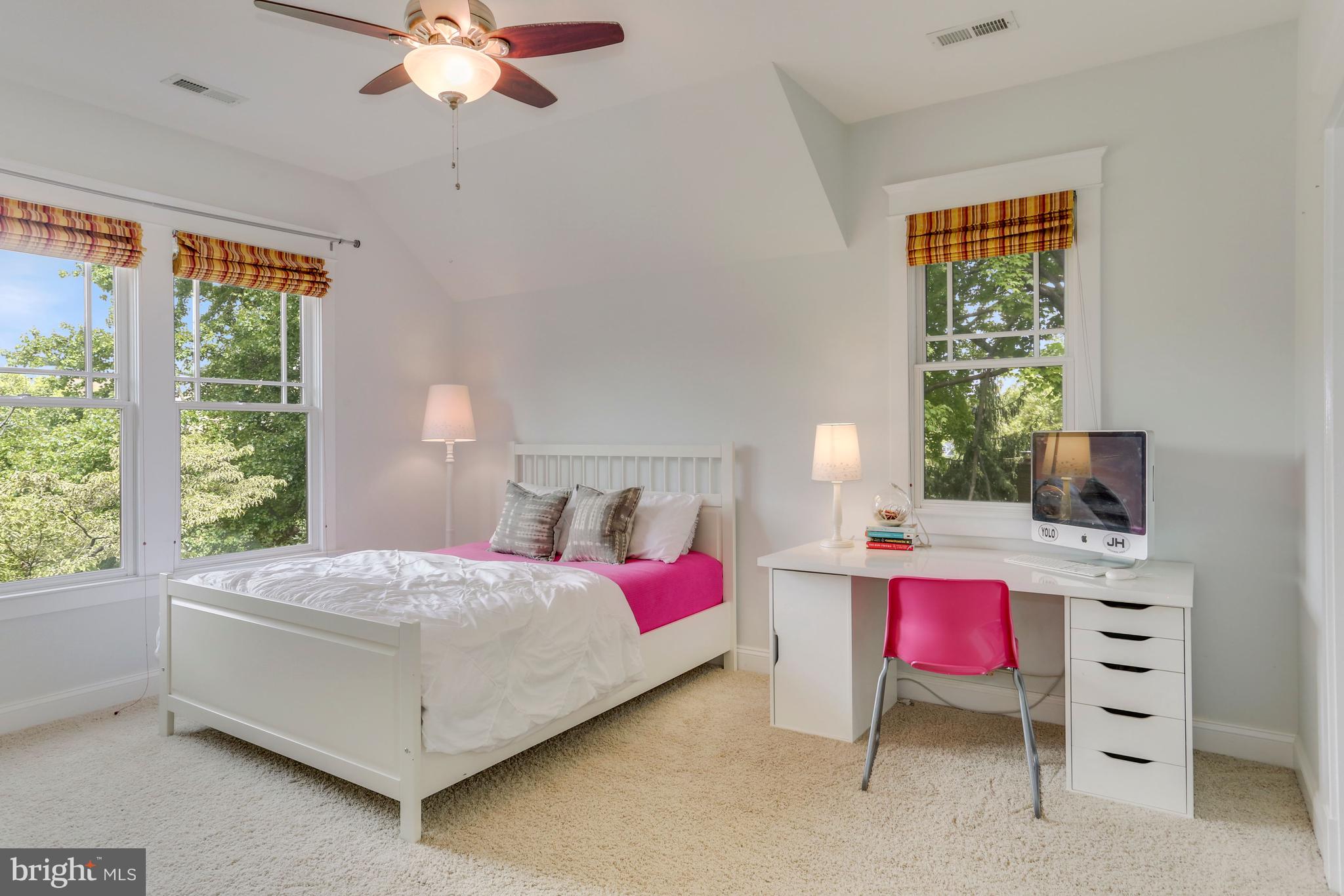 CRESCENT HILLS - Residential