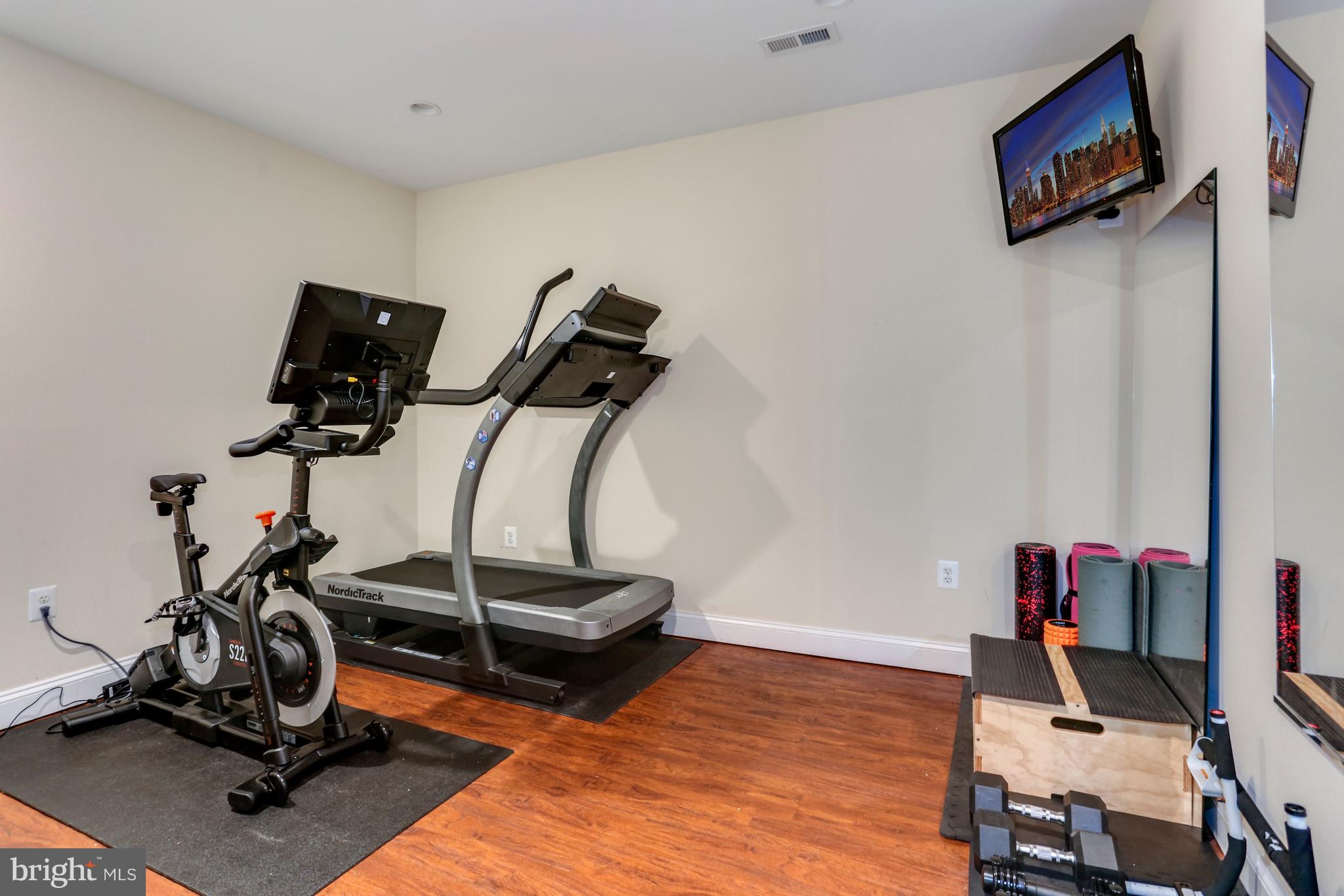 CRESCENT HILLS - Residential