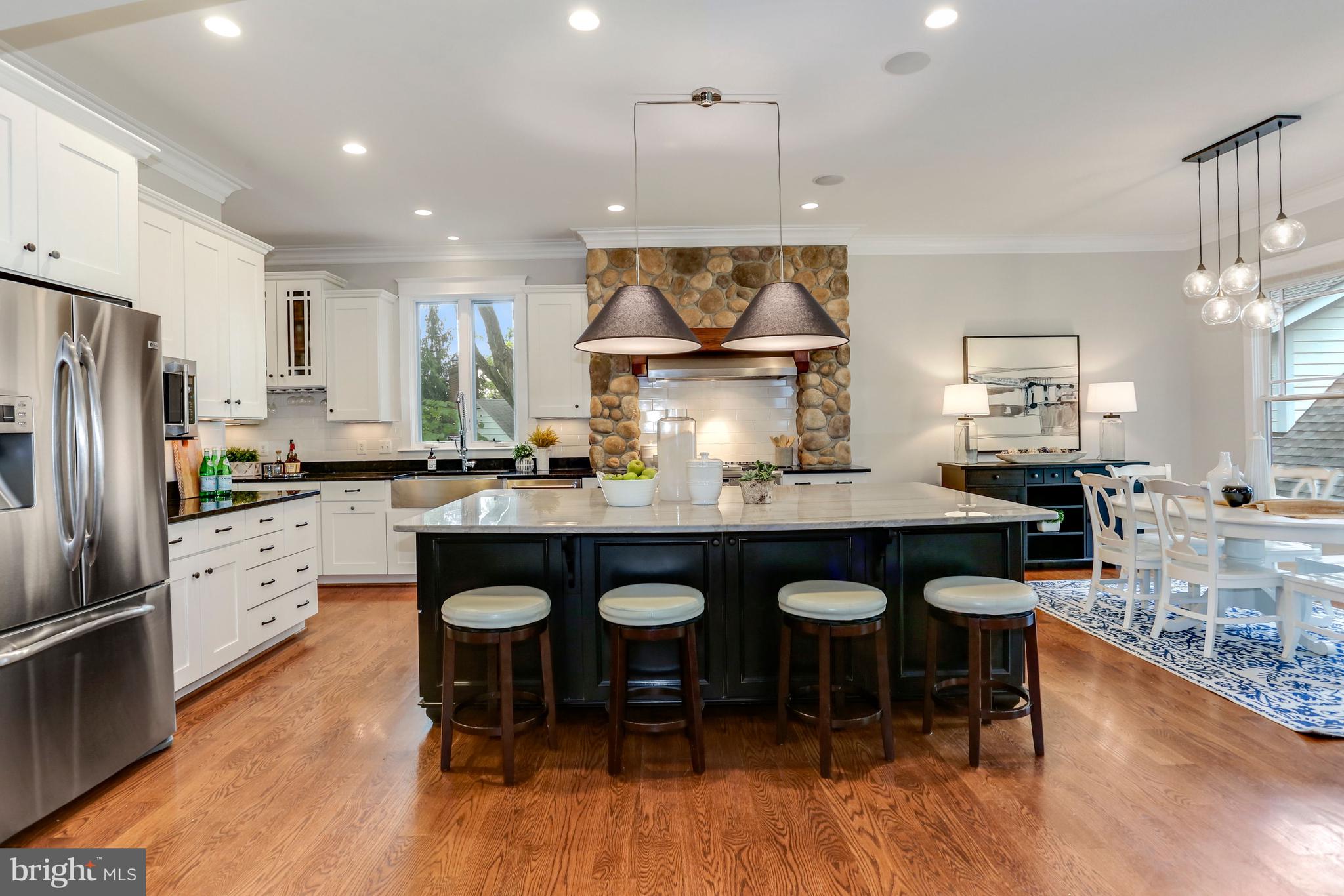 CRESCENT HILLS - Residential