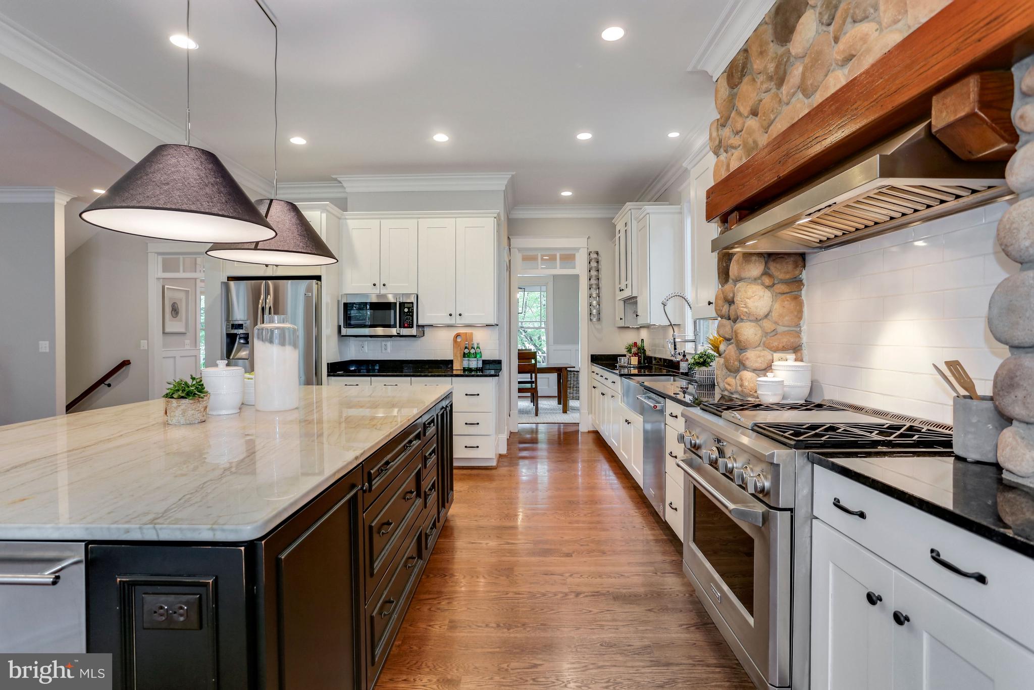 CRESCENT HILLS - Residential