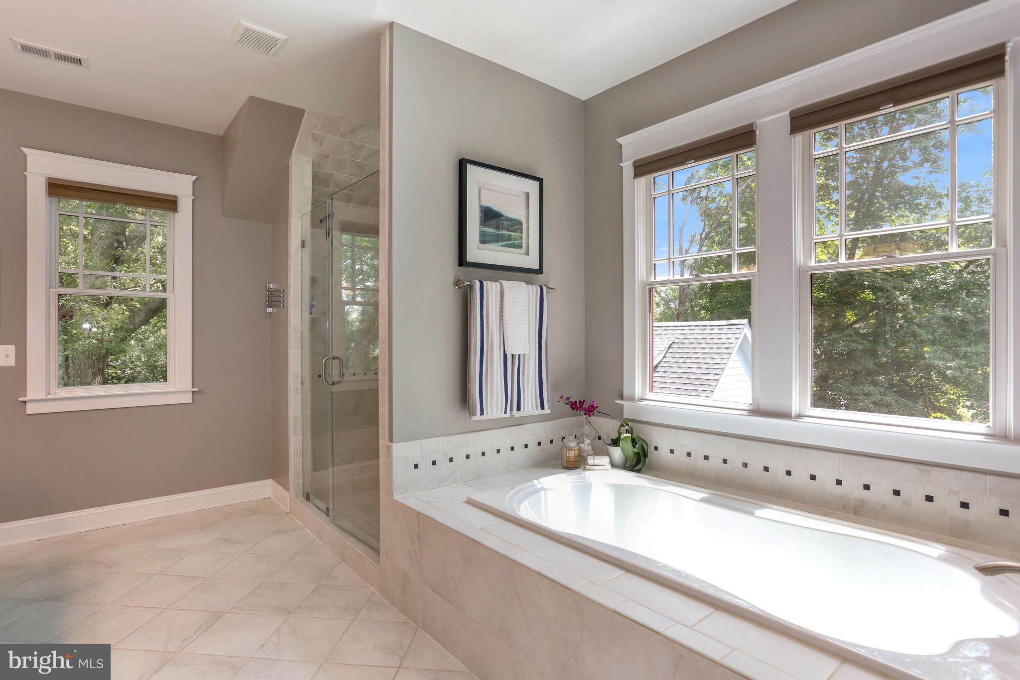 CRESCENT HILLS - Residential