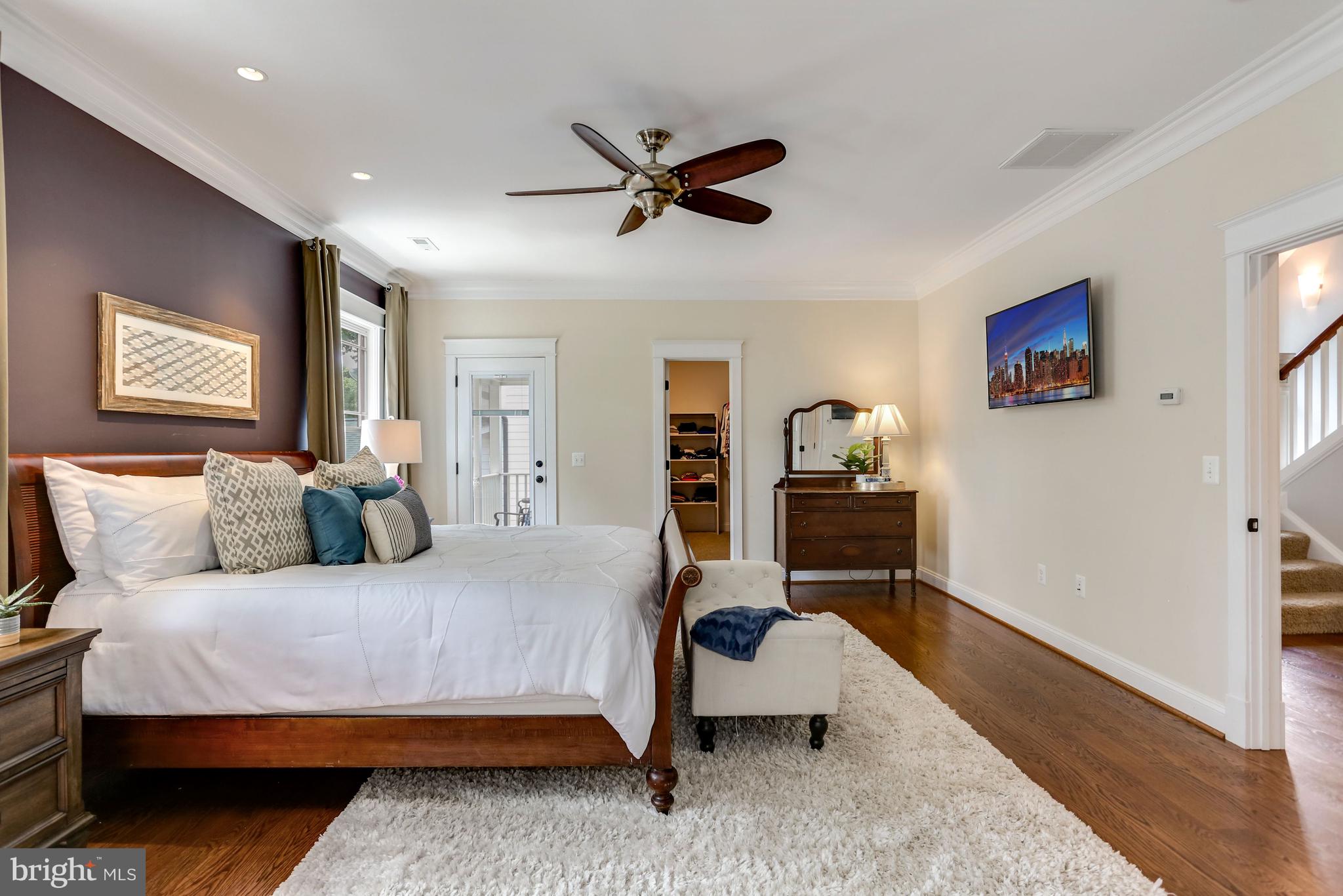 CRESCENT HILLS - Residential