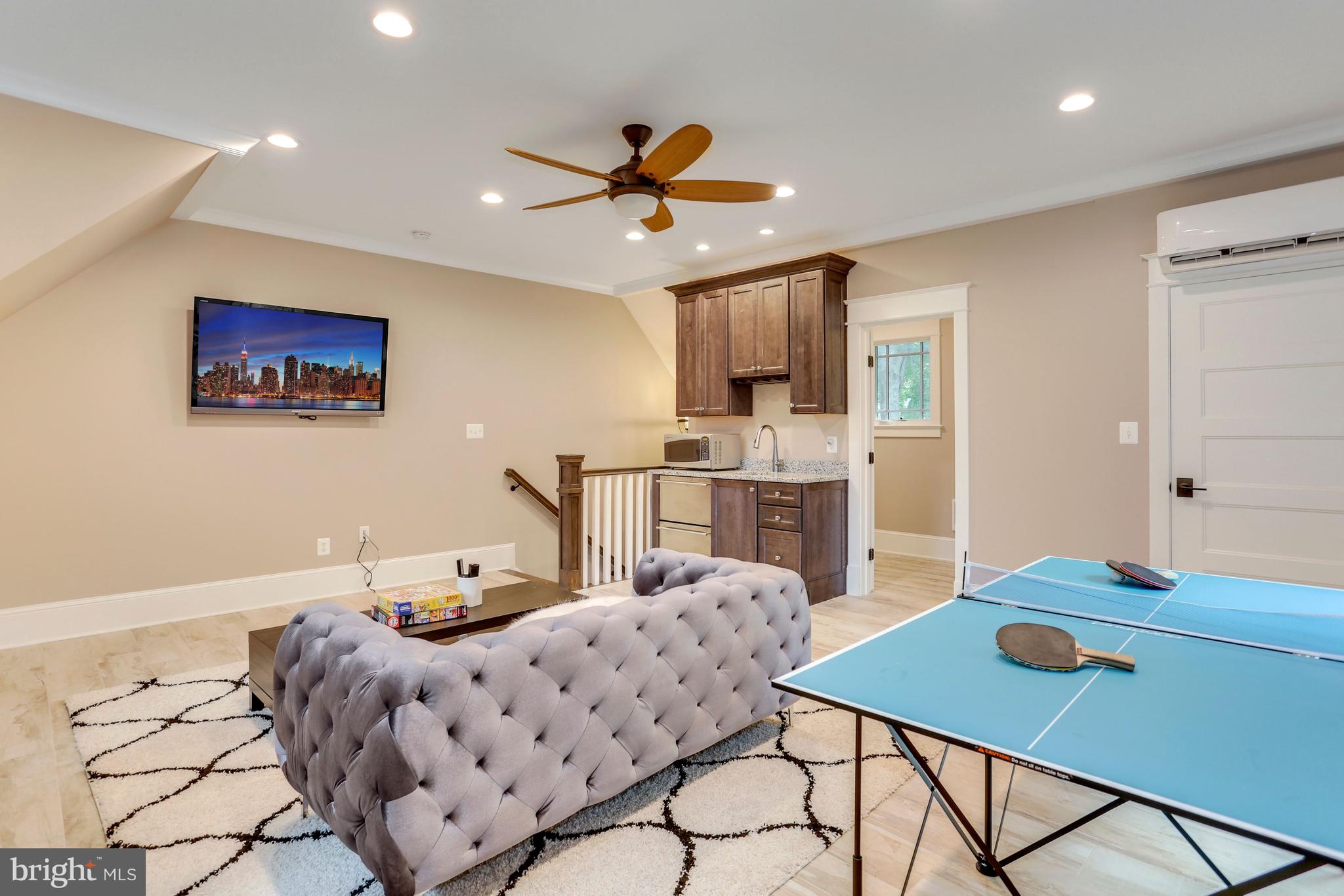 CRESCENT HILLS - Residential