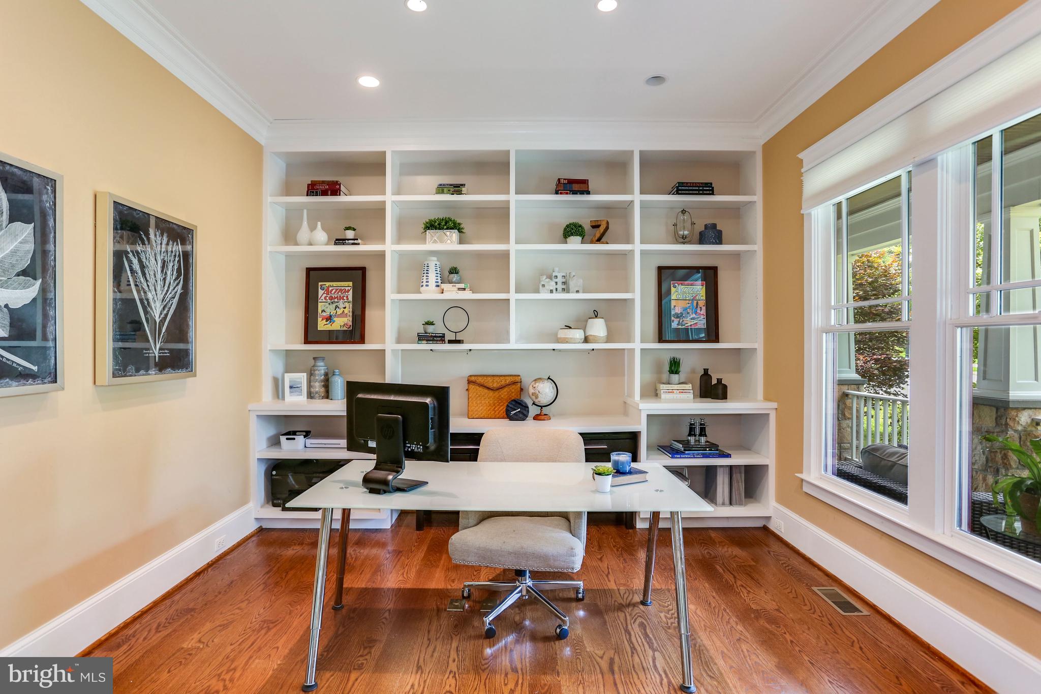 CRESCENT HILLS - Residential