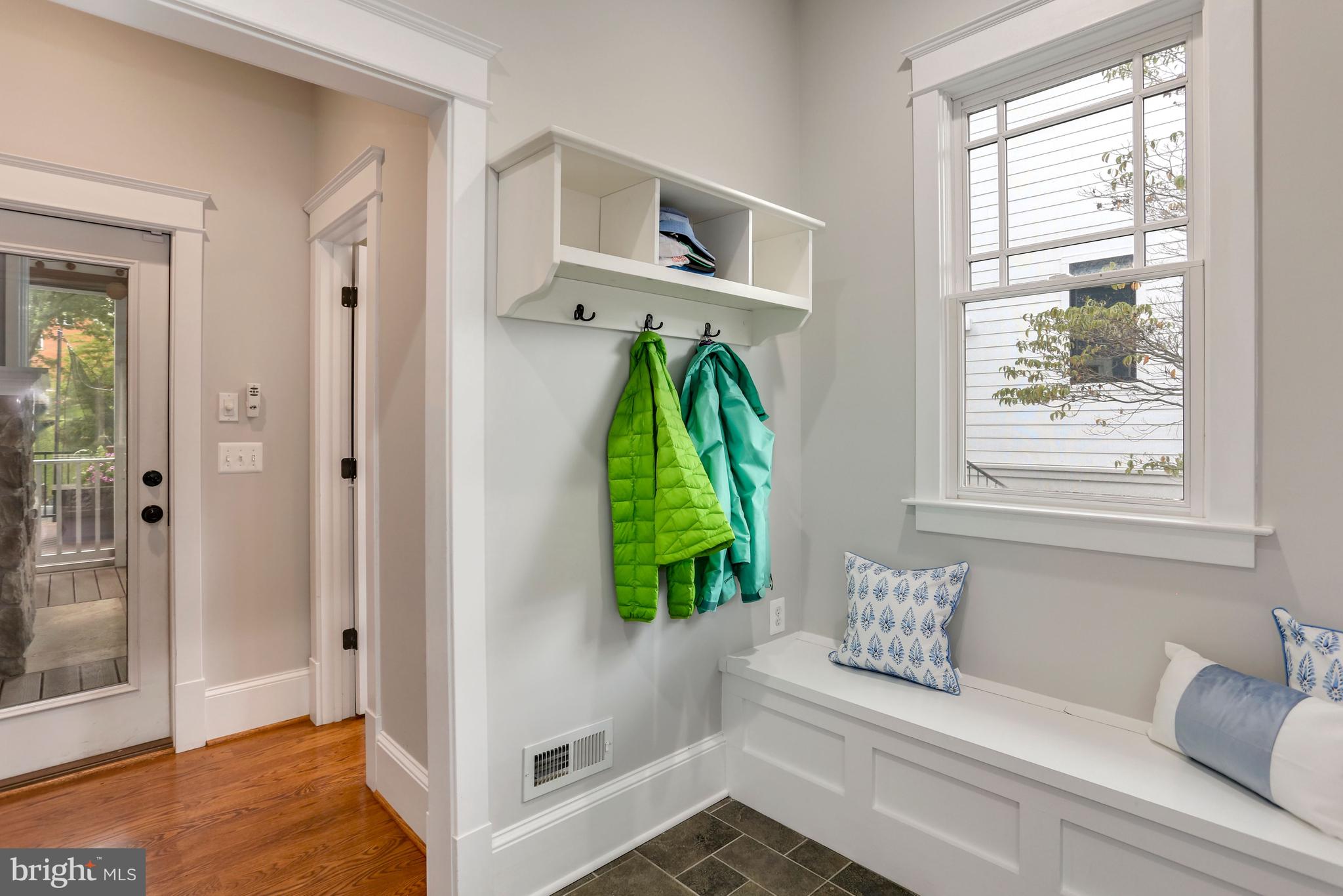 CRESCENT HILLS - Residential