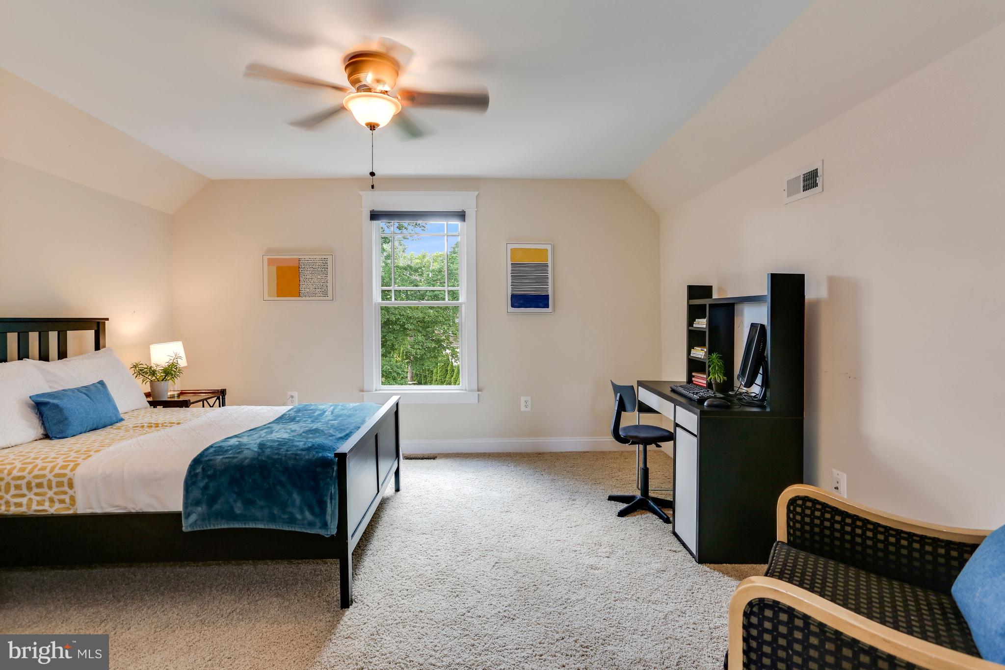 CRESCENT HILLS - Residential