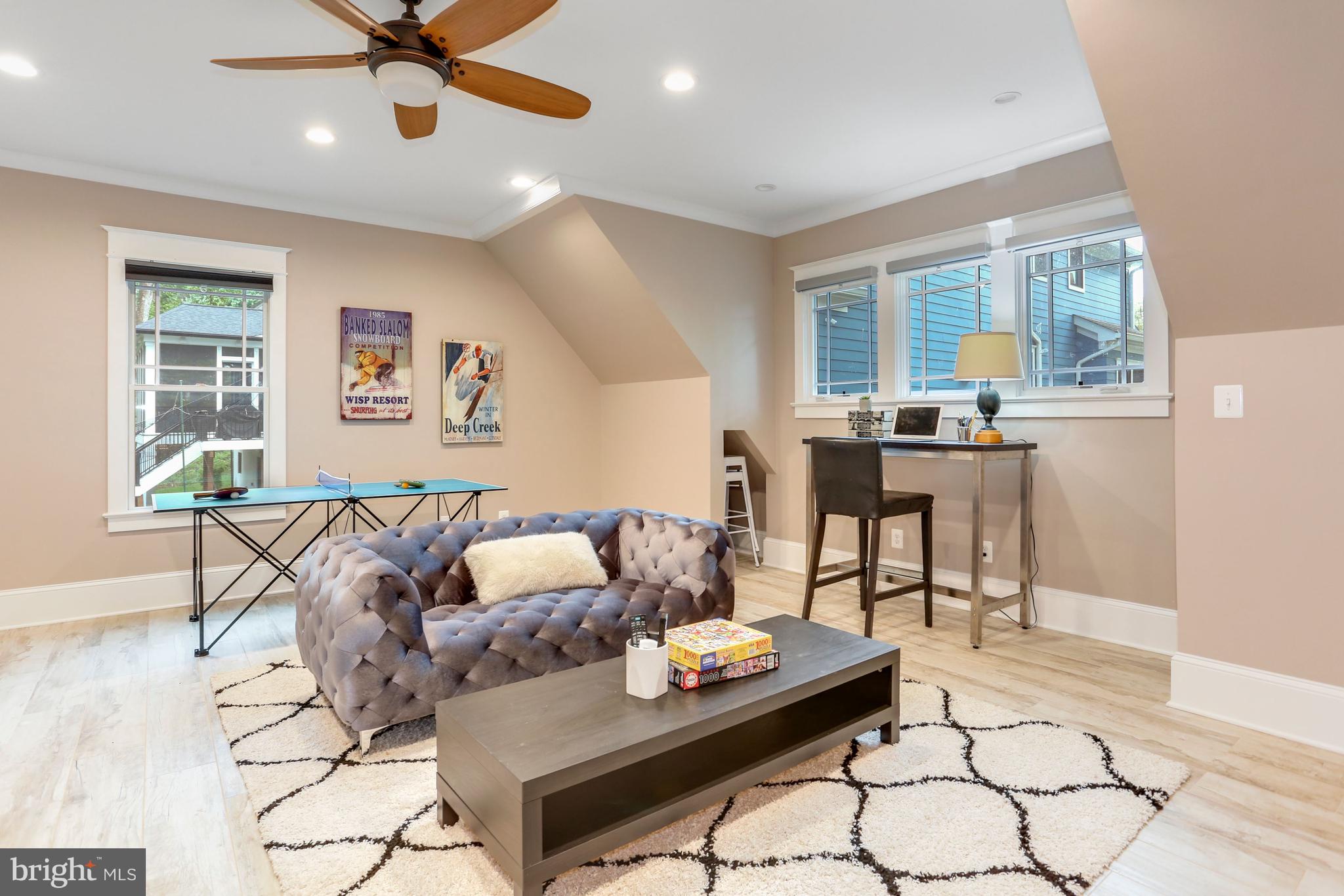 CRESCENT HILLS - Residential