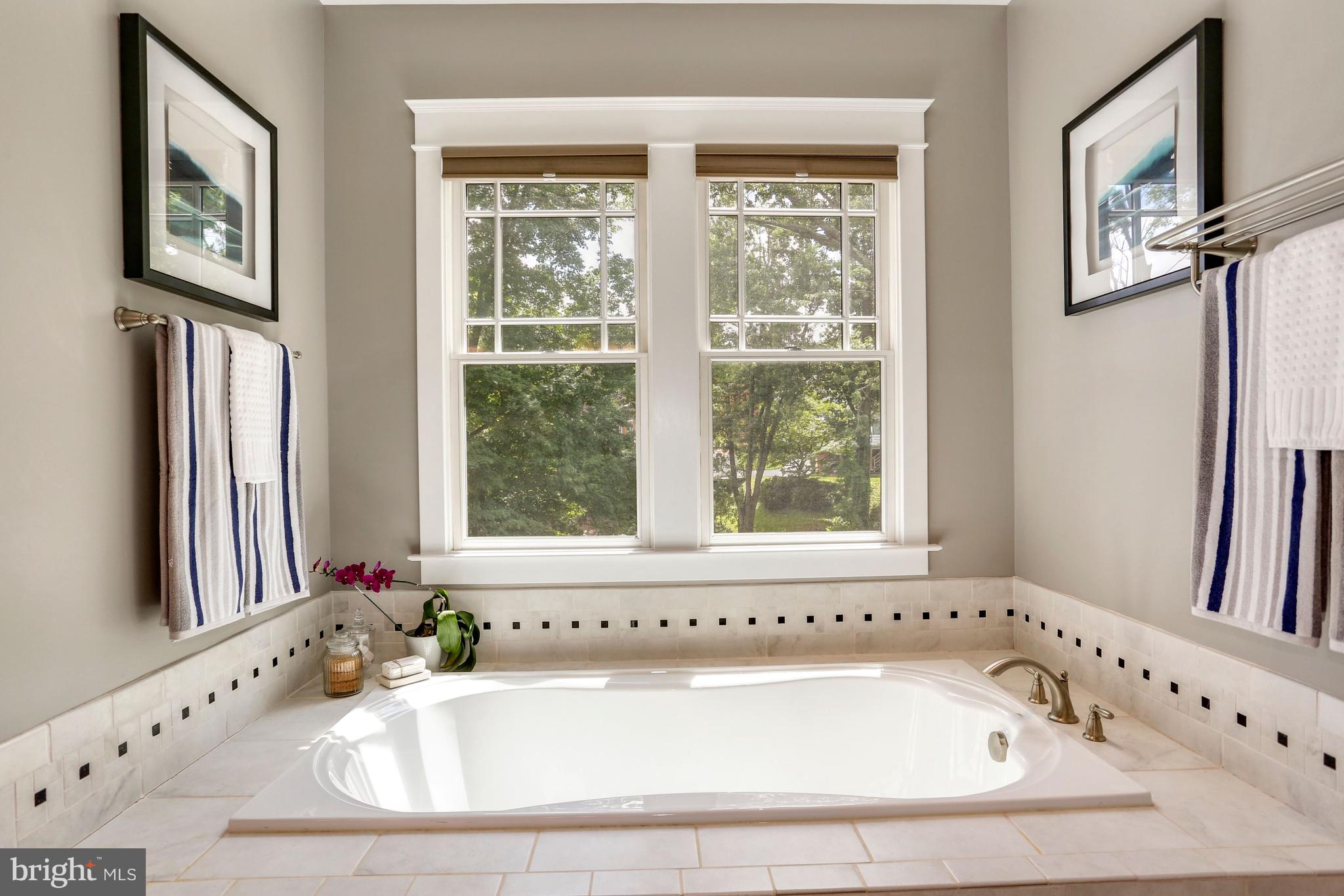 CRESCENT HILLS - Residential