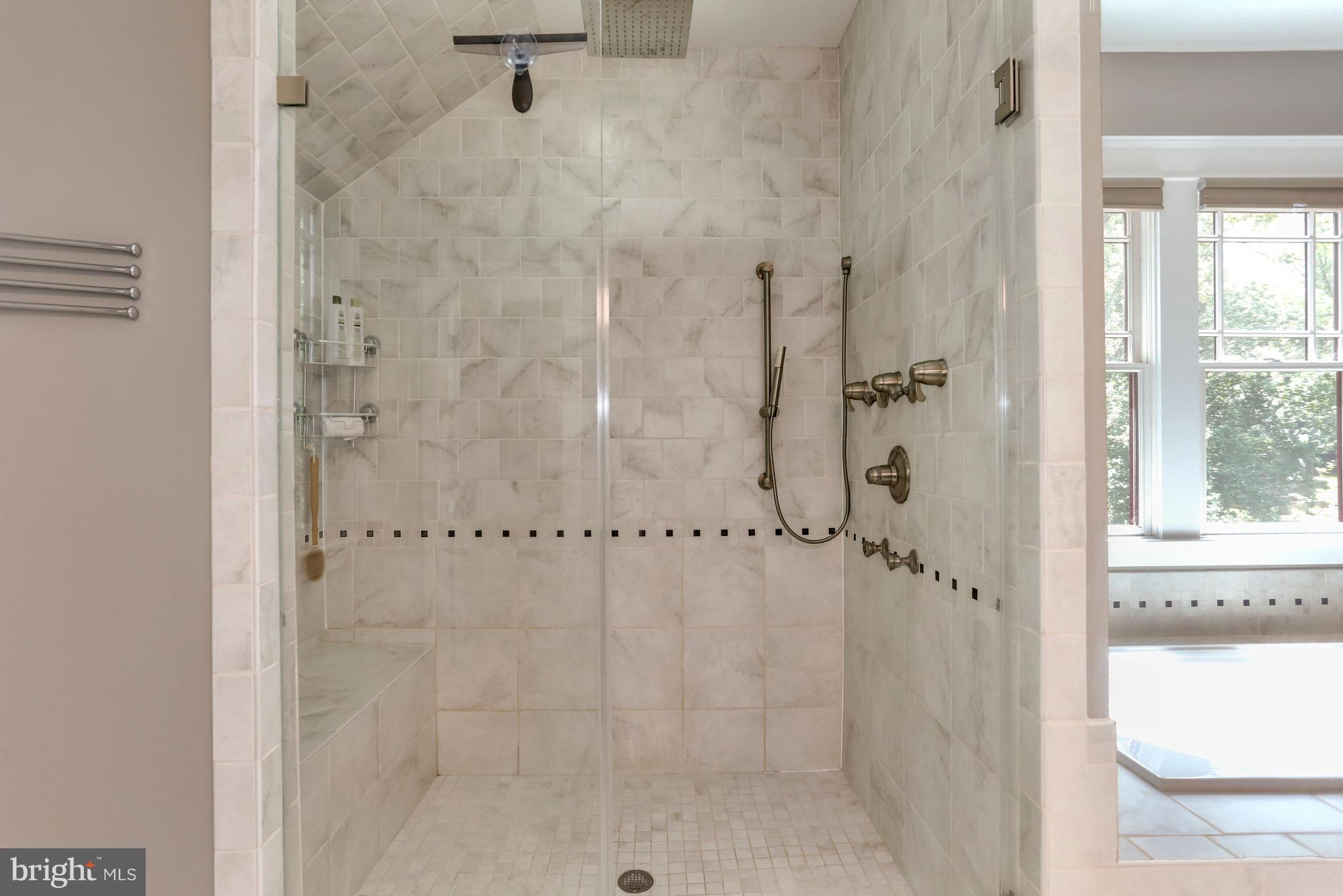 CRESCENT HILLS - Residential