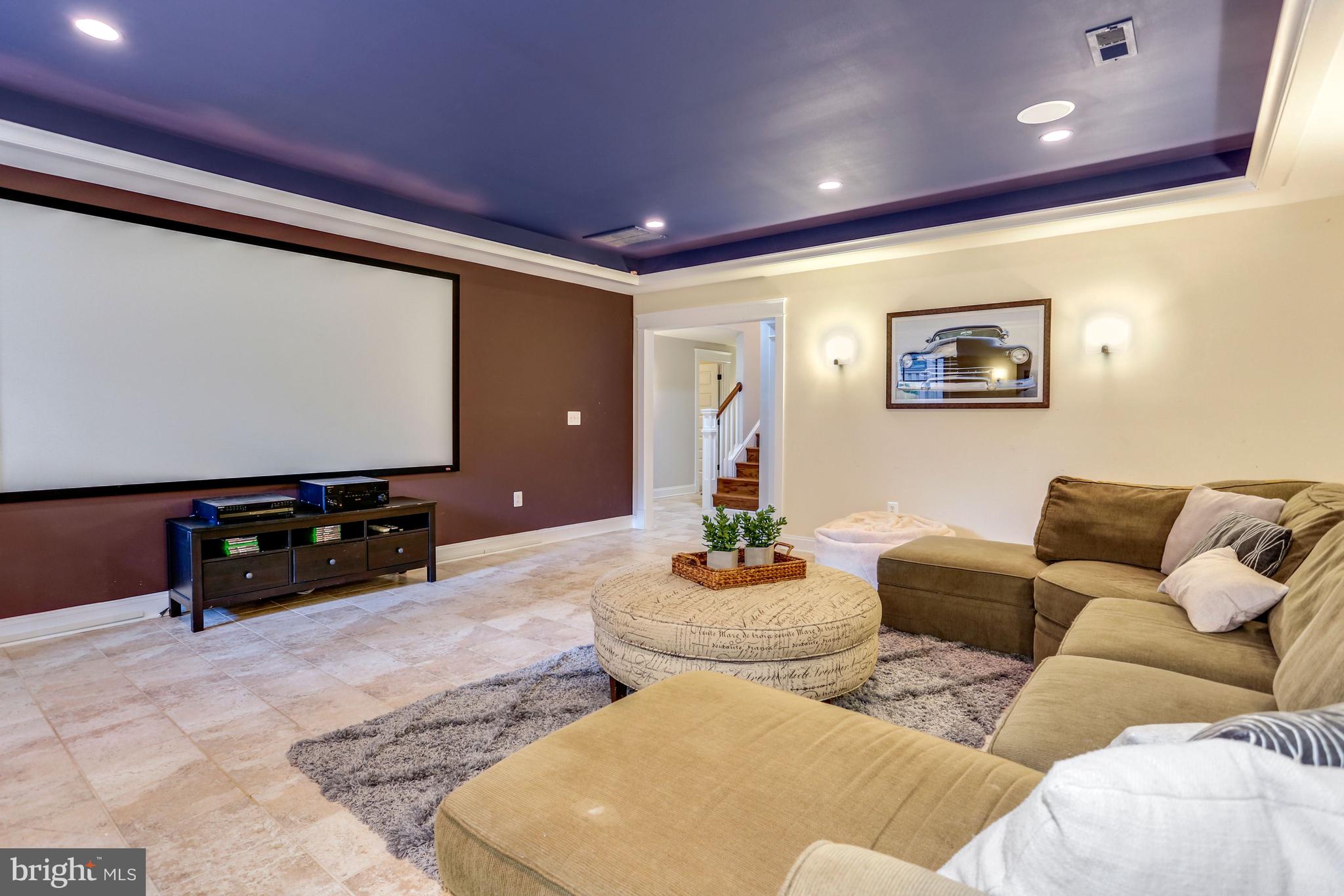 CRESCENT HILLS - Residential